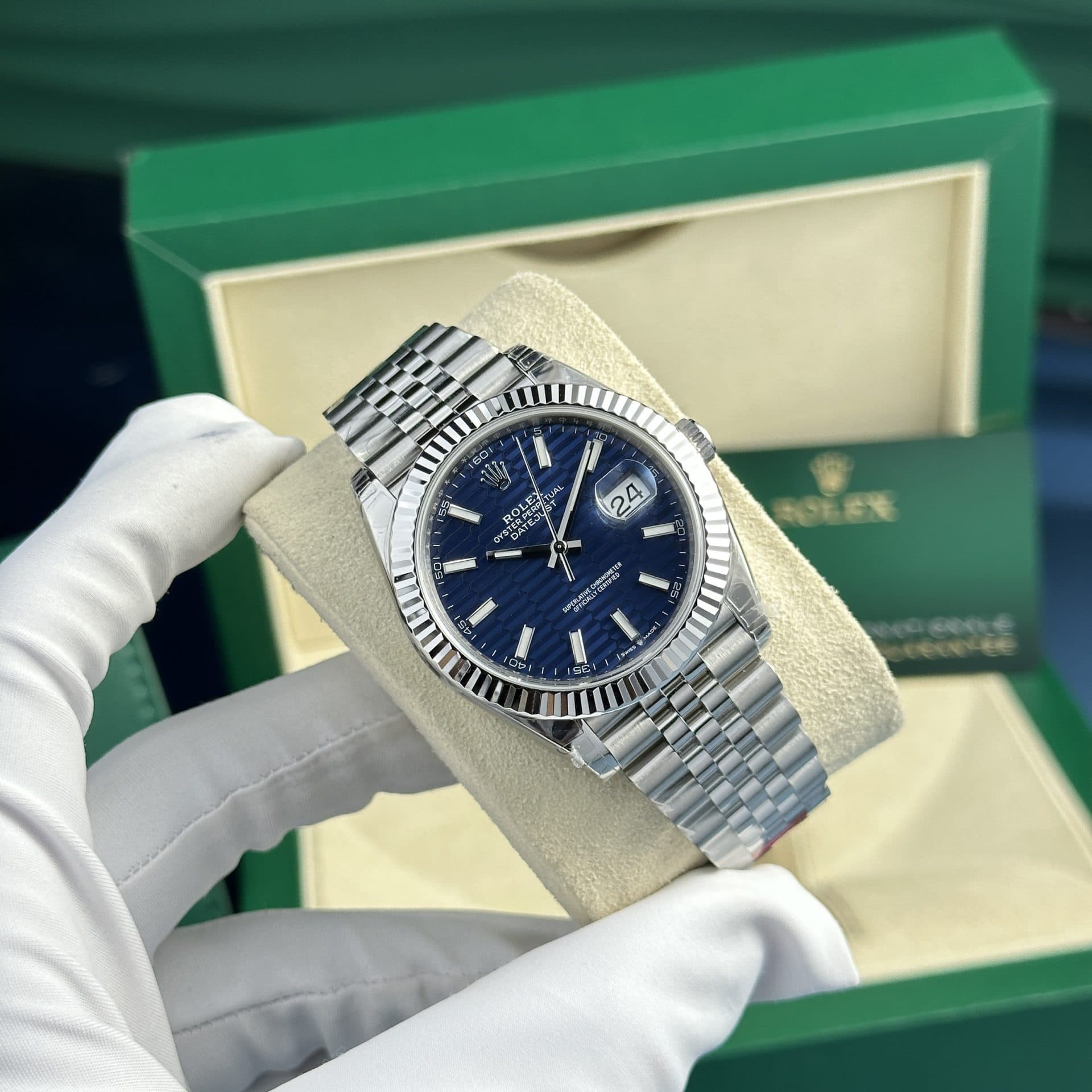 Dong-Ho-Rolex-Replica-11-DateJust-126334-Mat-So-Gap-Nep-VS-Factory-41mm-2-1