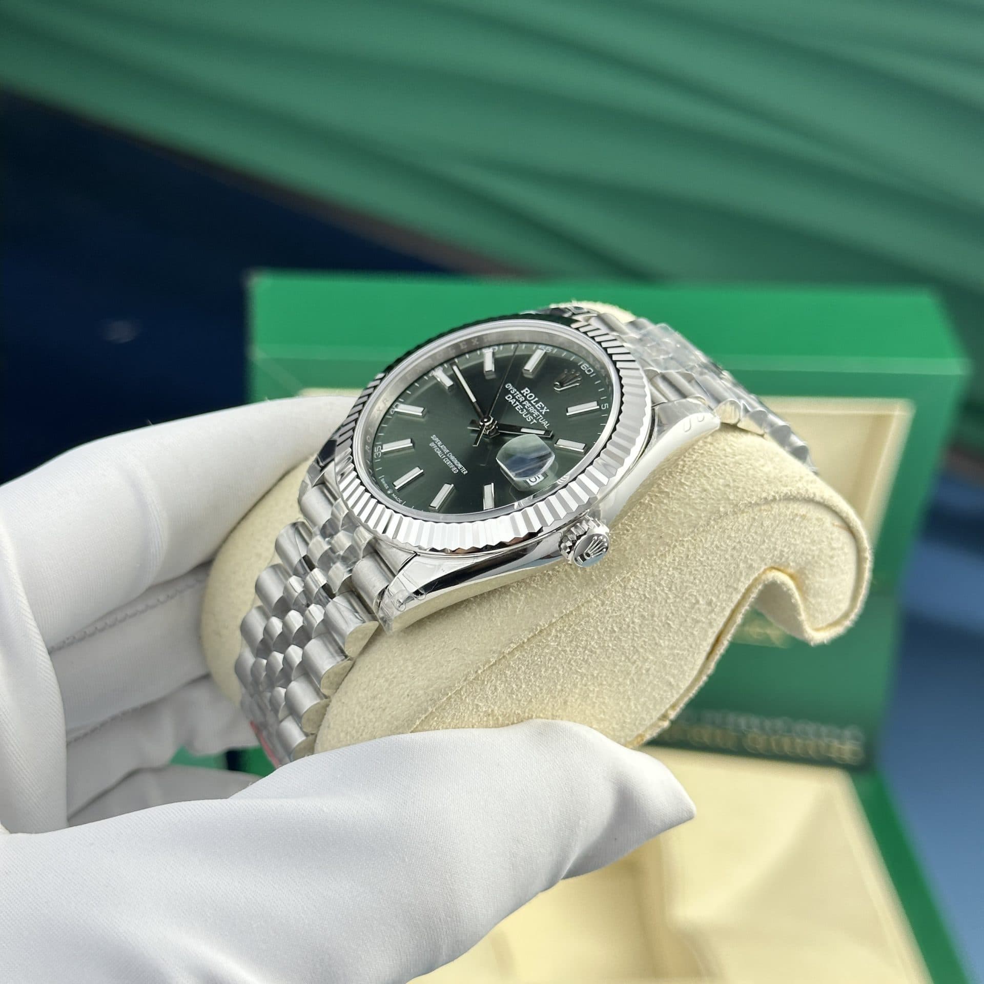 Dong-Ho-Rolex-Replica-11-DateJust-126334-Mat-Xanh-La-Cay-VS-Factory-41mm-2-1