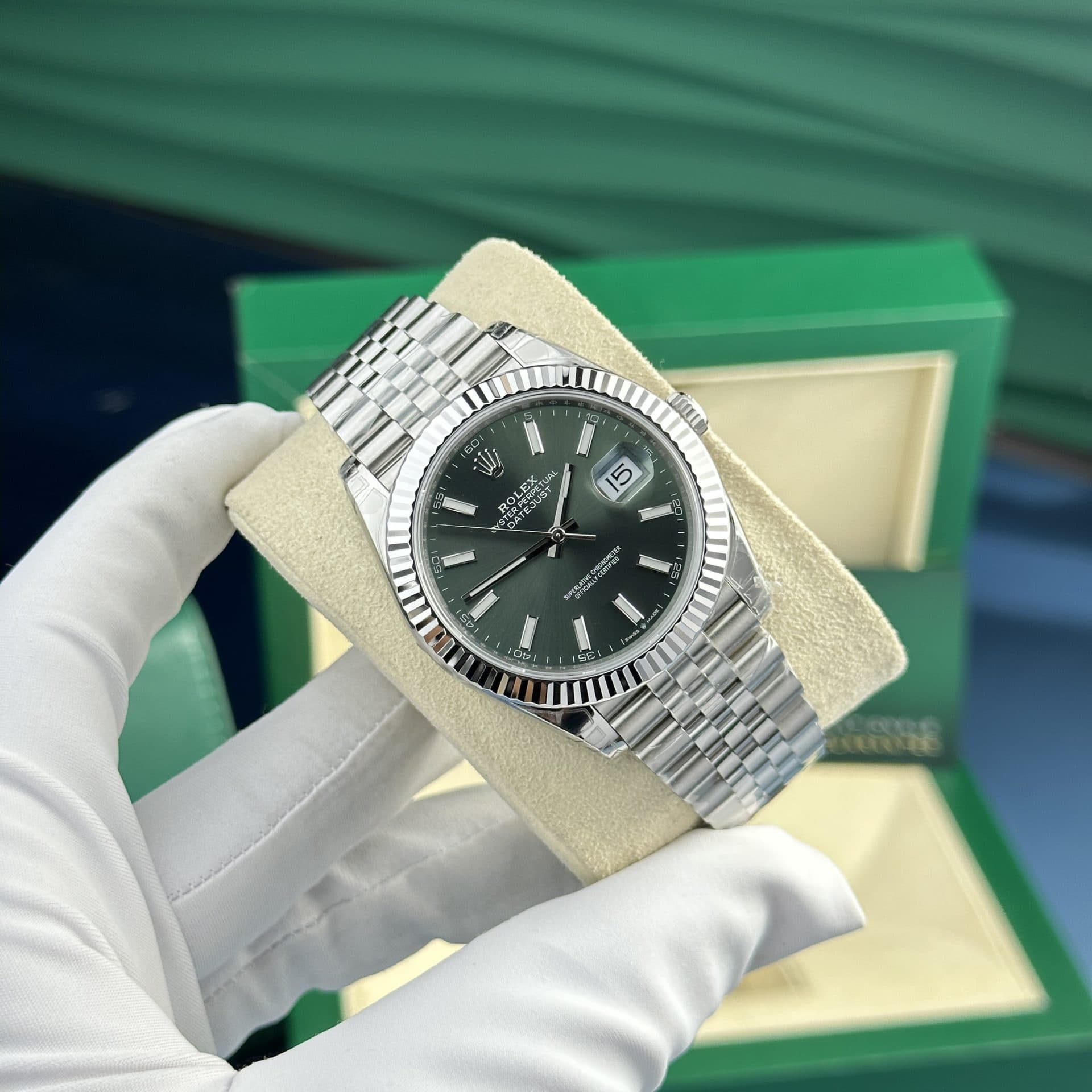 Dong-Ho-Rolex-Replica-11-DateJust-126334-Mat-Xanh-La-Cay-VS-Factory-41mm-3-1