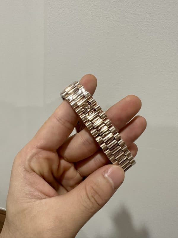 Dong-Ho-Rolex-Replica-11-Day-Date-128235-Boc-Vang-That-Mat-Thien-Thach-36mm-2-1