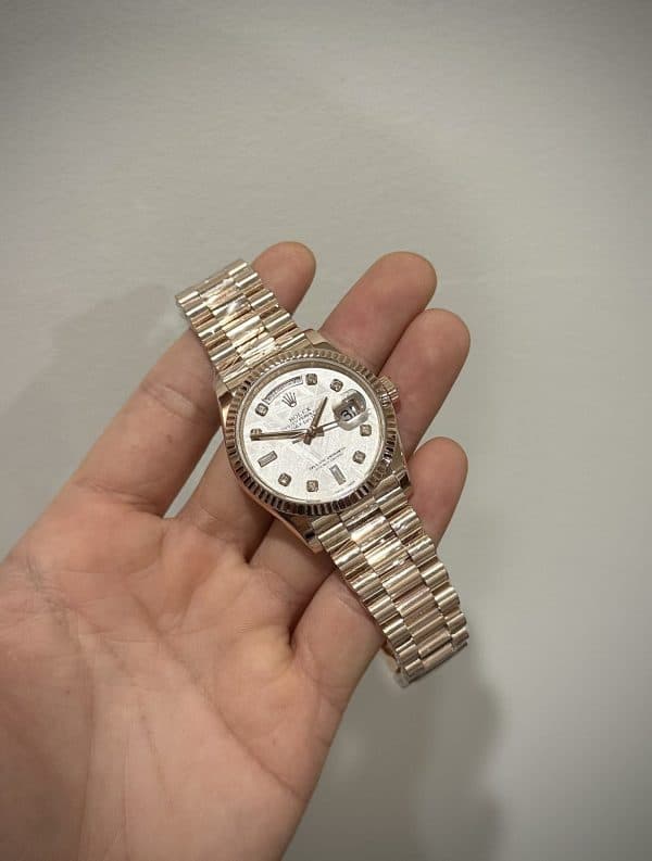 Dong-Ho-Rolex-Replica-11-Day-Date-128235-Boc-Vang-That-Mat-Thien-Thach-36mm-7-1