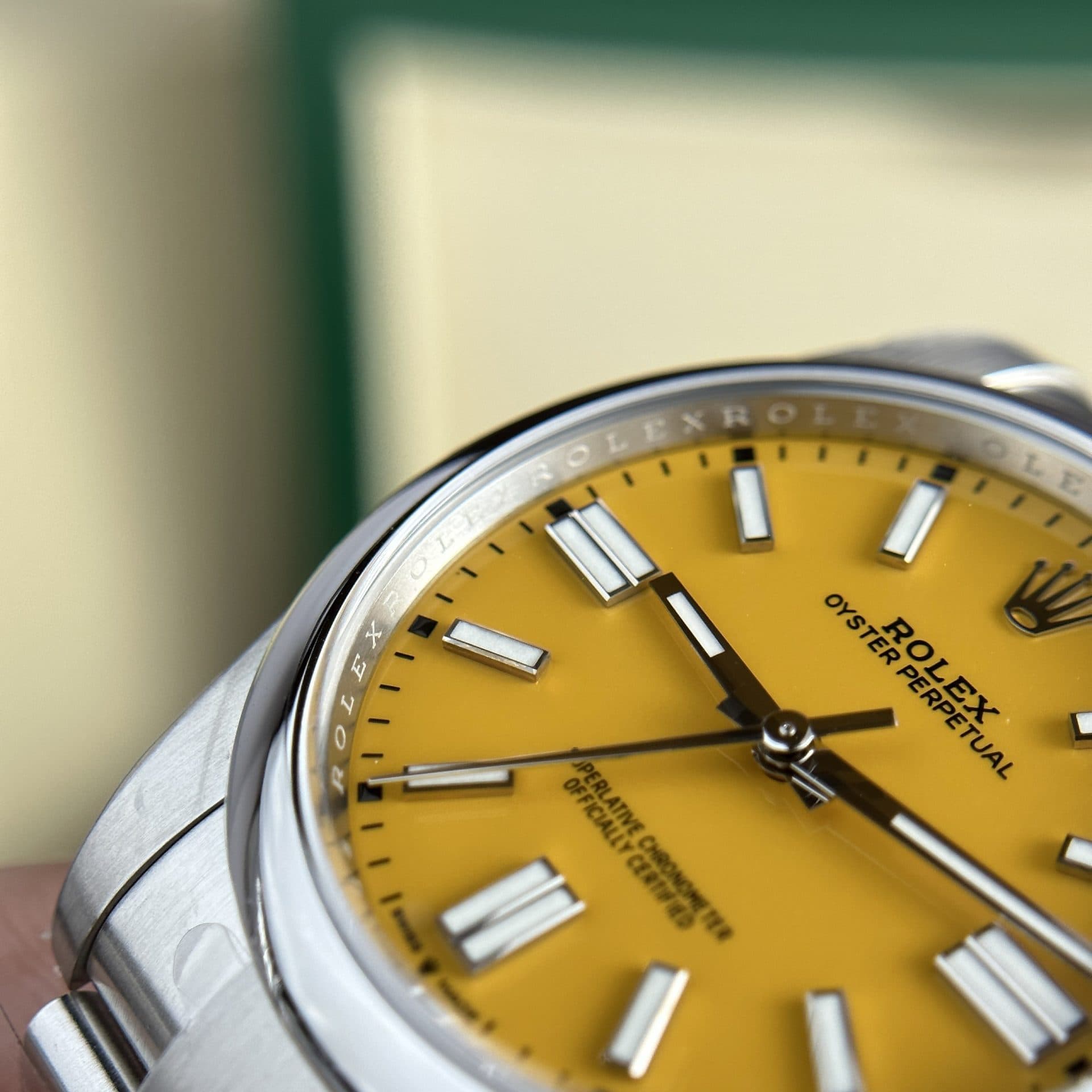 Dong-Ho-Rolex-Replica-11-Oyster-Perpetual-124300-Mat-Mau-Vang-Clean-Factory-41mm-2-1