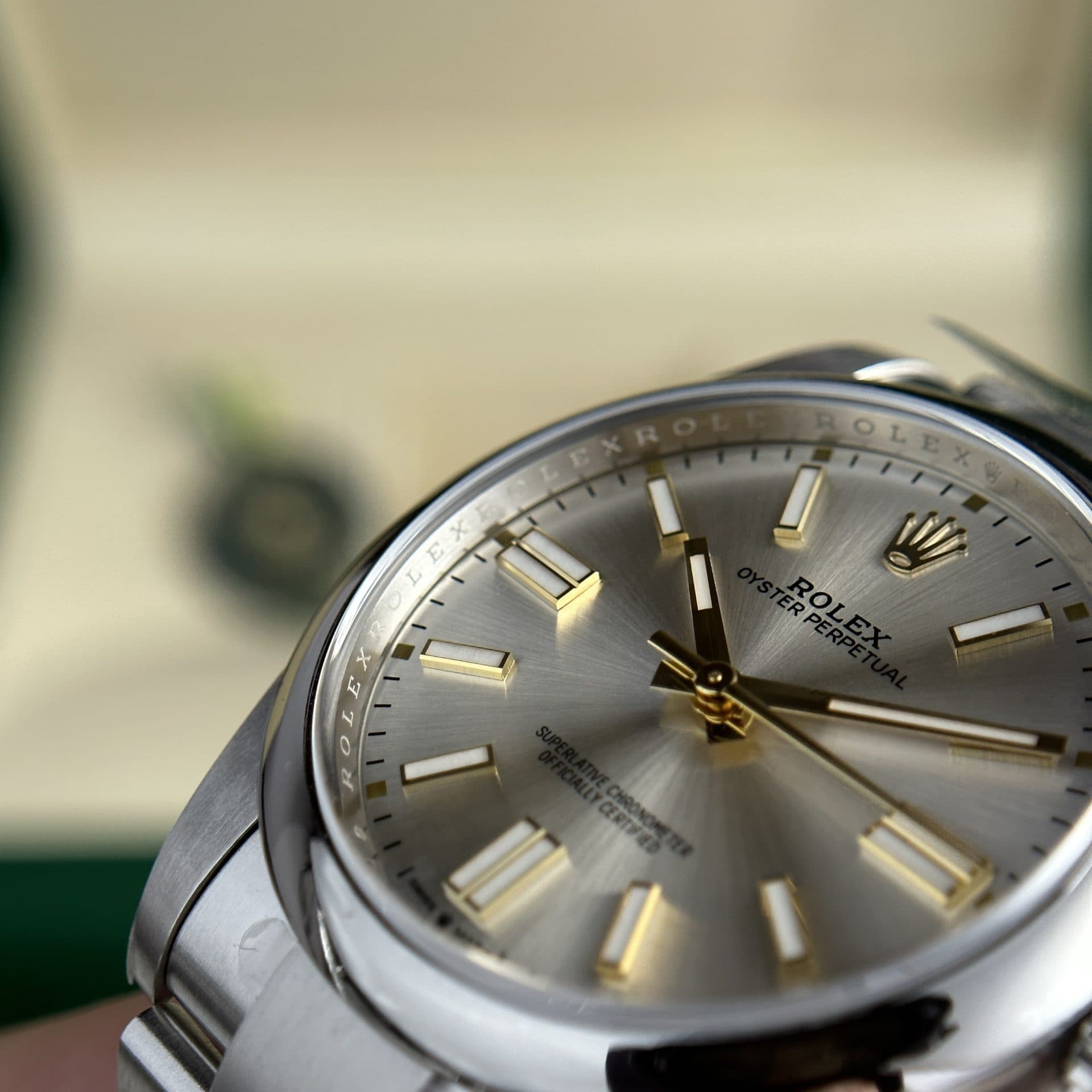 Dong-Ho-Rolex-Replica-11-Oyster-Perpetual-124300-Mat-So-Bac-Clean-Factory-41mm-3-1
