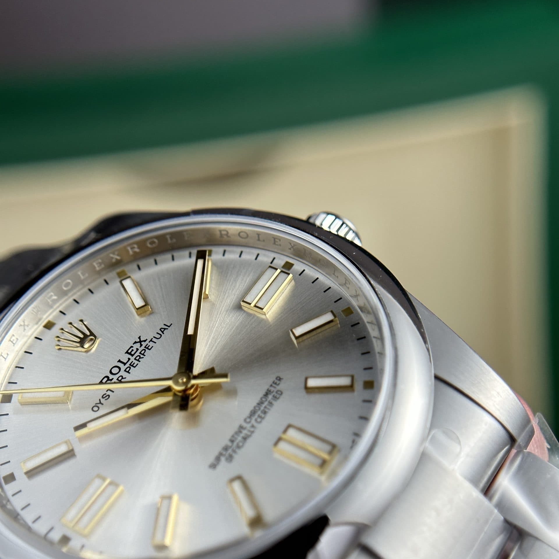 Dong-Ho-Rolex-Replica-11-Oyster-Perpetual-124300-Mat-So-Bac-Clean-Factory-41mm-4-1