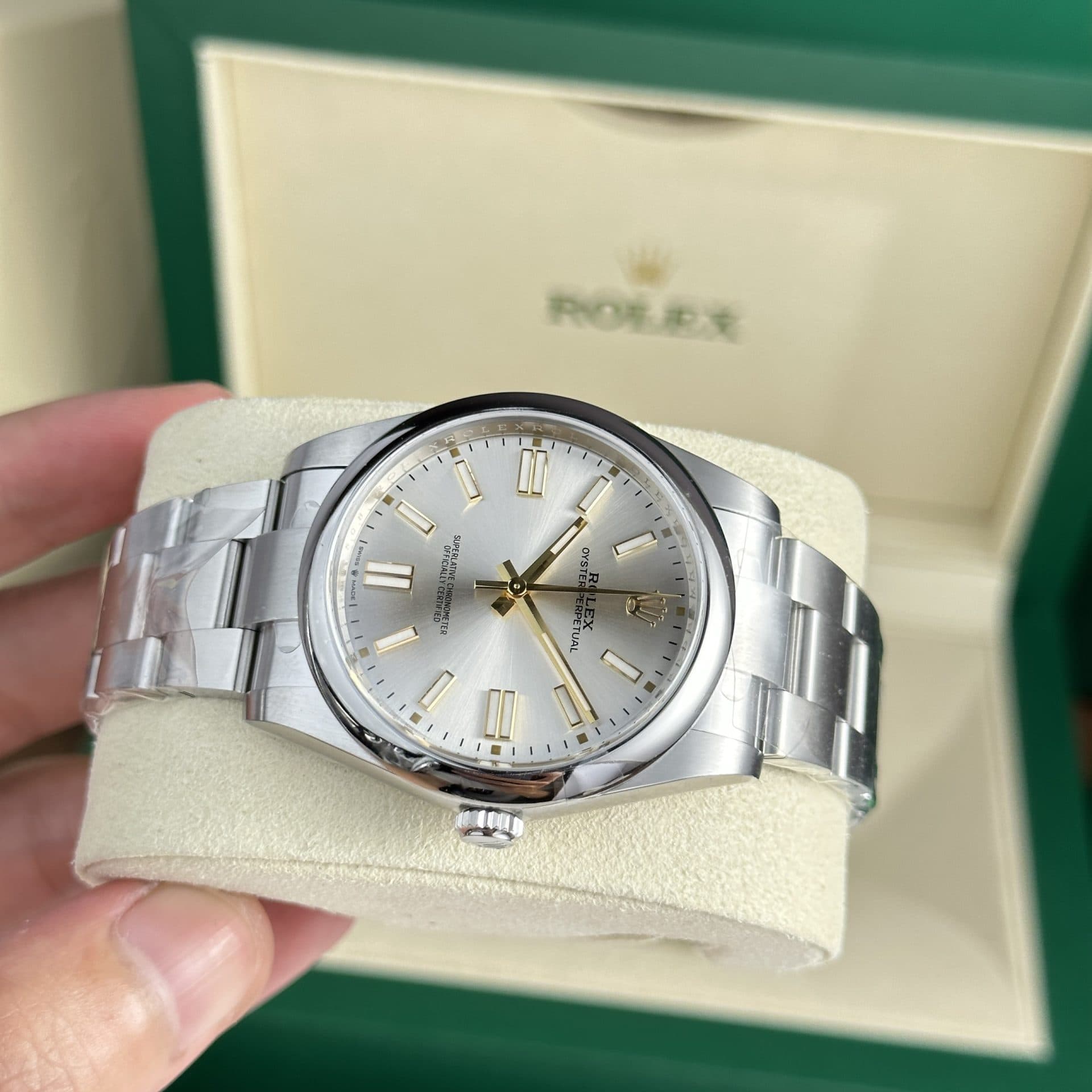 Dong-Ho-Rolex-Replica-11-Oyster-Perpetual-124300-Mat-So-Bac-Clean-Factory-41mm-5-1