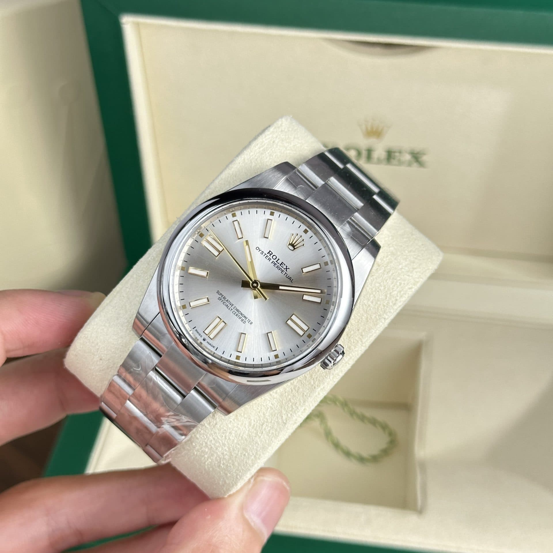 Dong-Ho-Rolex-Replica-11-Oyster-Perpetual-124300-Mat-So-Bac-Clean-Factory-41mm-6-1