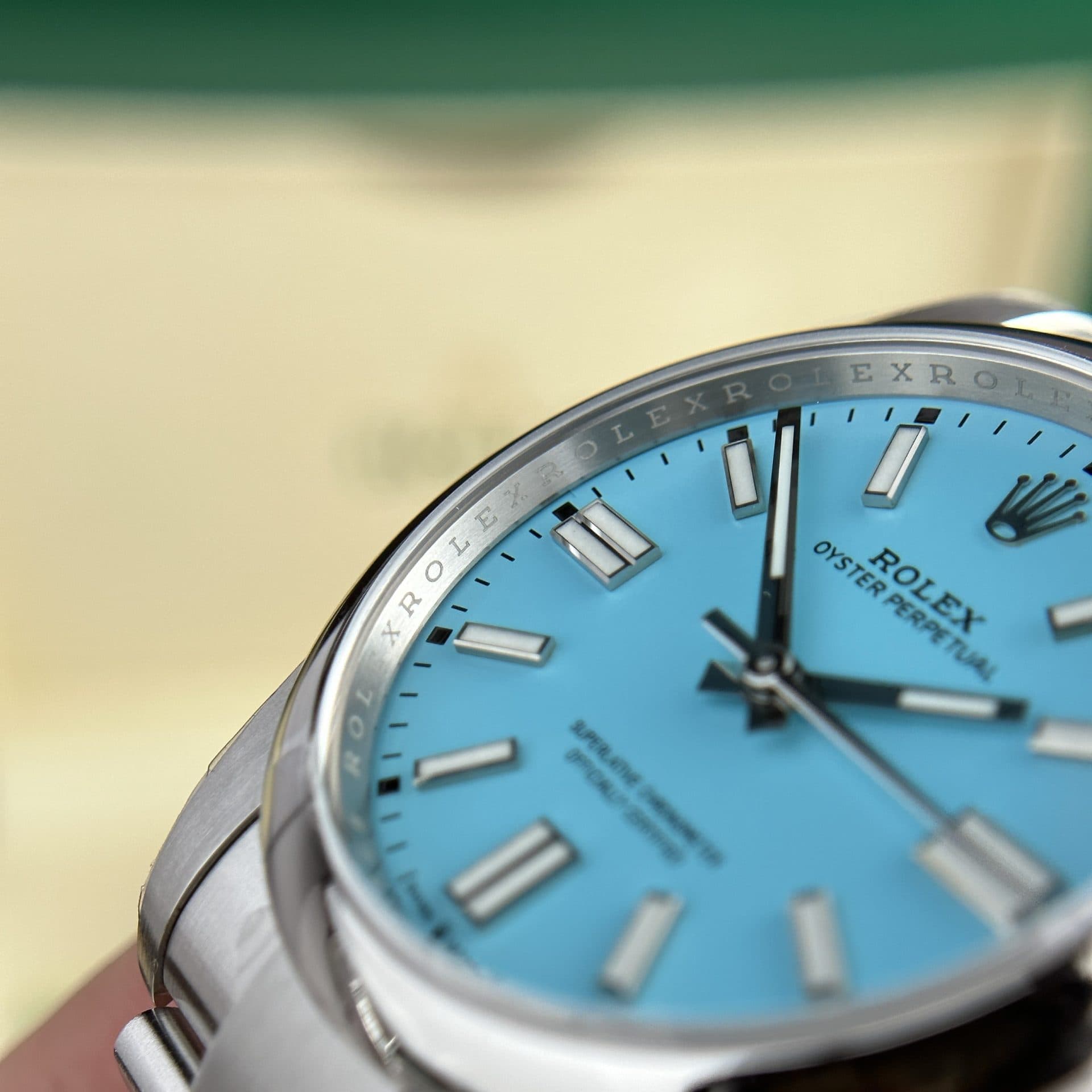 Dong-Ho-Rolex-Replica-11-Oyster-Perpetual-124300-Mat-Xanh-Bang-Nha-May-Clean-41mm-3-1