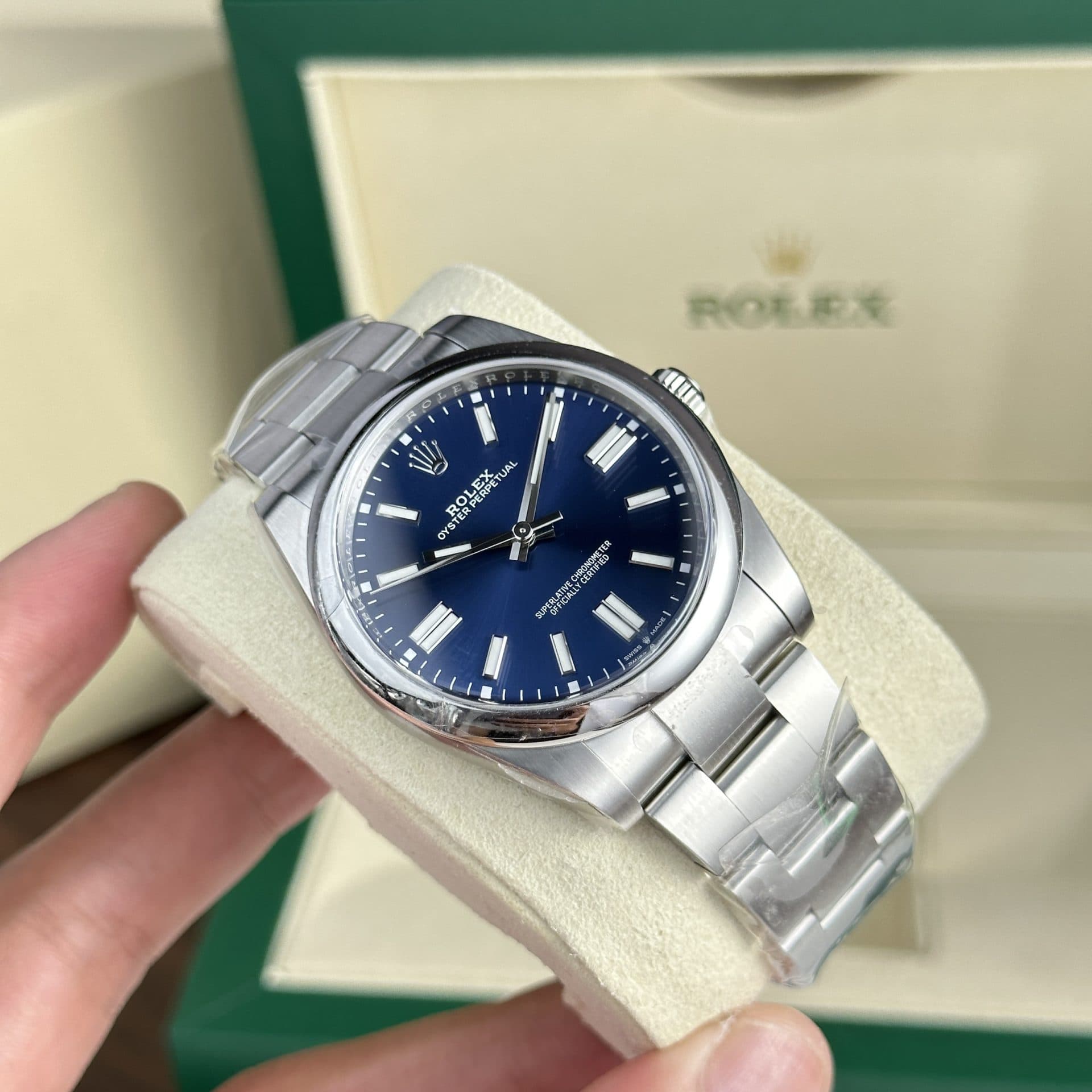 Dong-Ho-Rolex-Replica-11-Oyster-Perpetual-124300-Mat-Xanh-Blue-Clean-Factory-41mm-4-1