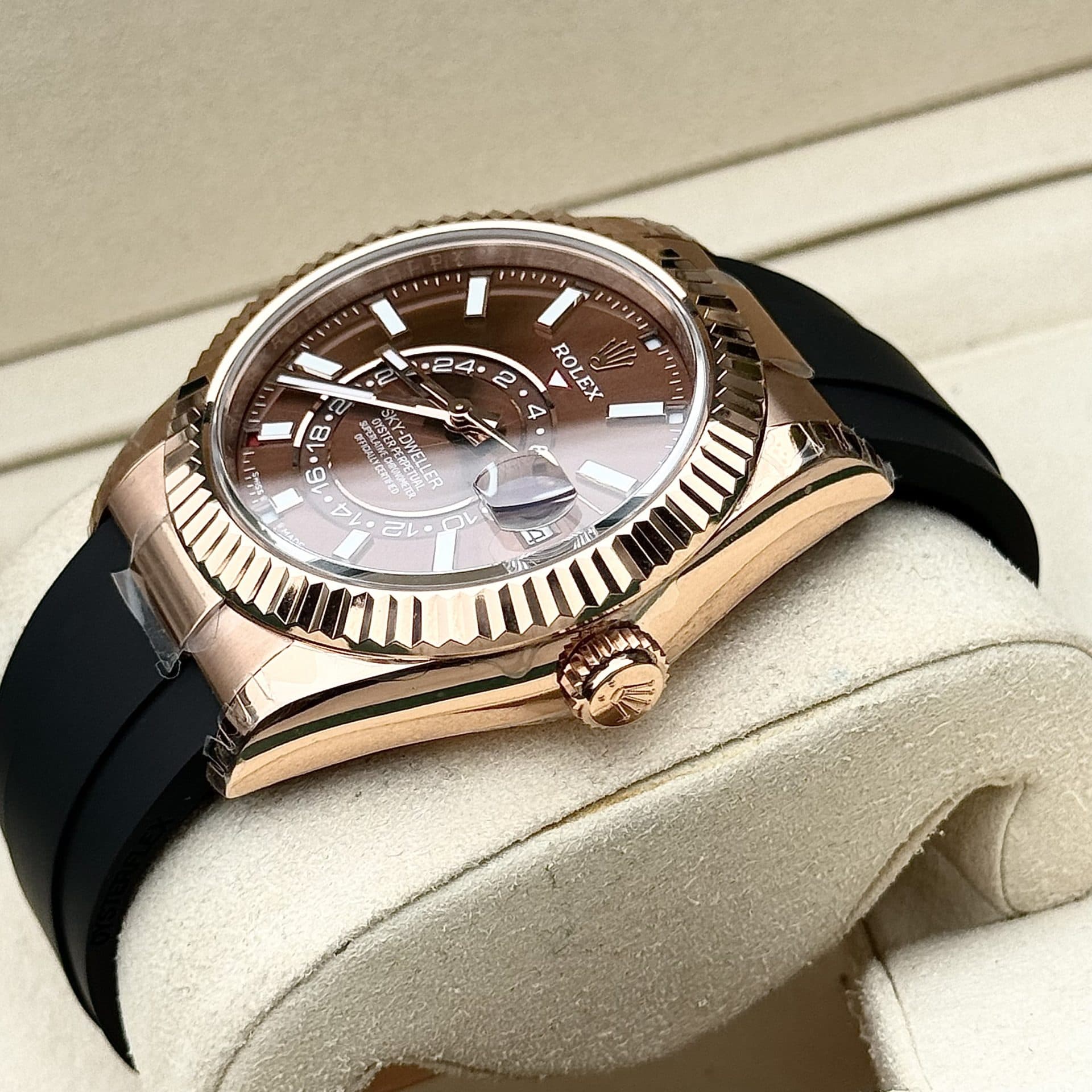 Dong-Ho-Rolex-Replica-11-Sky-Dweller-336235-Mat-Chocolate-42mm-2-1