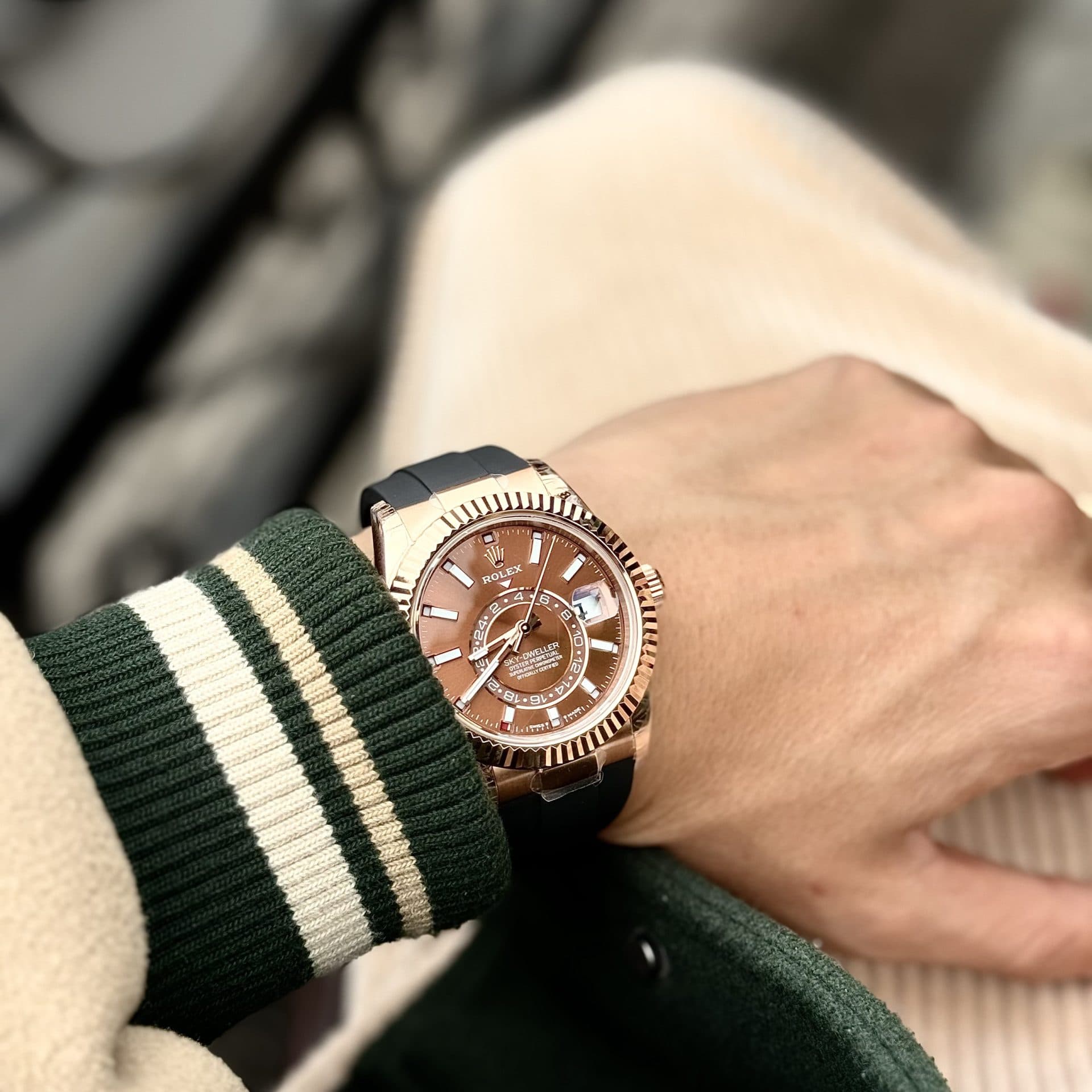Dong-Ho-Rolex-Replica-11-Sky-Dweller-336235-Mat-Chocolate-42mm-4-1