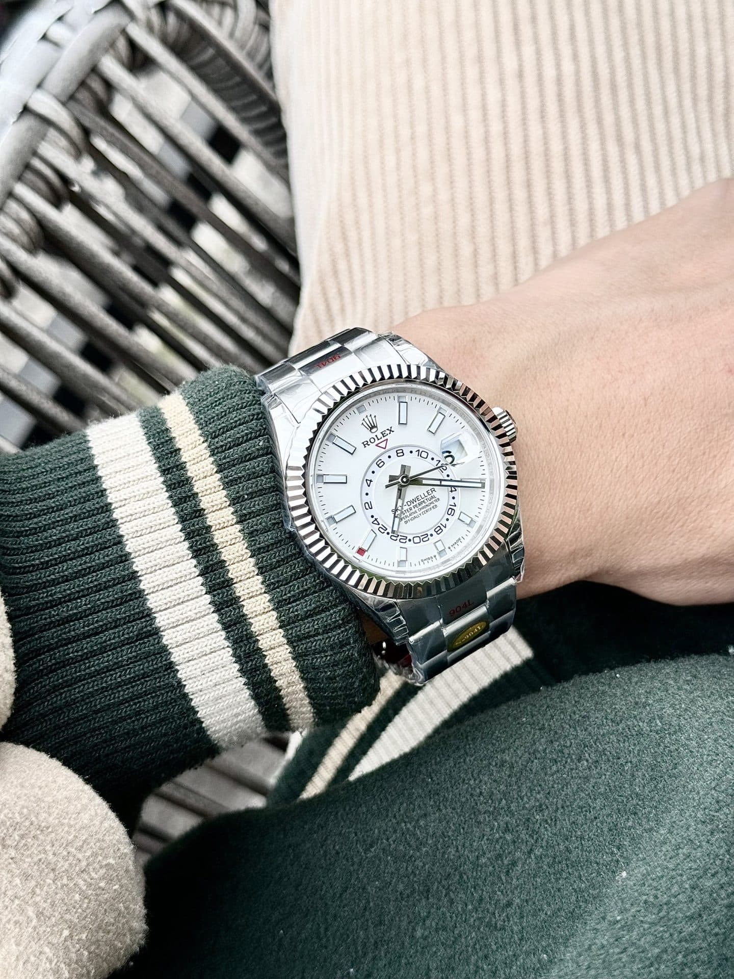 Dong-Ho-Rolex-Replica-Cao-Cap-Sky-Dweller-326934-Mat-Trang-42mm-7-1