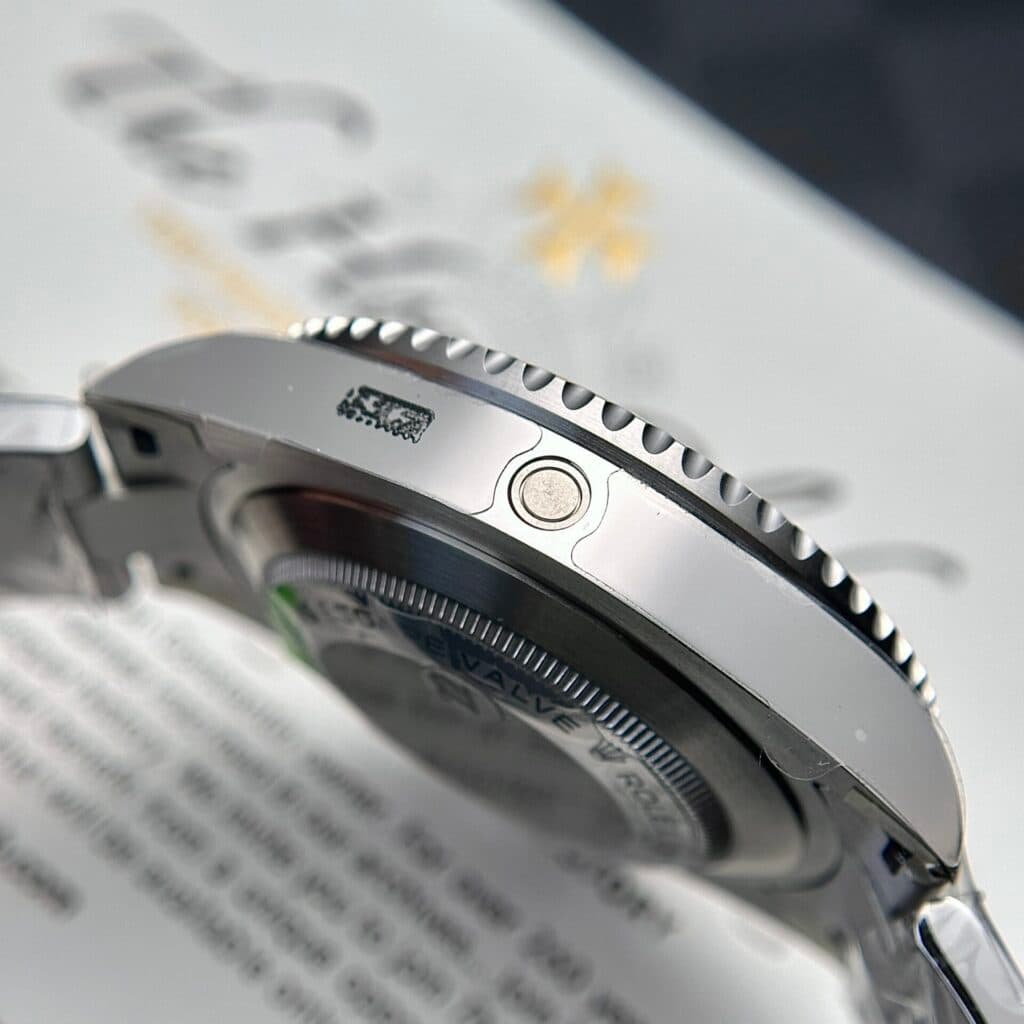 Dong-Ho-Rolex-Sea-Dweller-126600-Replica-Cao-Cap-Nha-May-VS-43mm-7-1