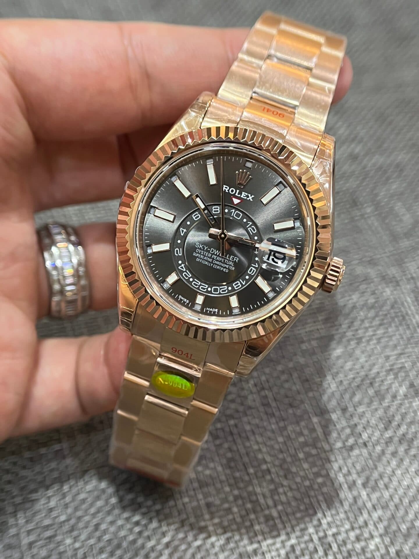Dong-Ho-Rolex-Sky-Dweller-326935-Mat-Rhodium-Nha-May-Noob-42mm-5-1