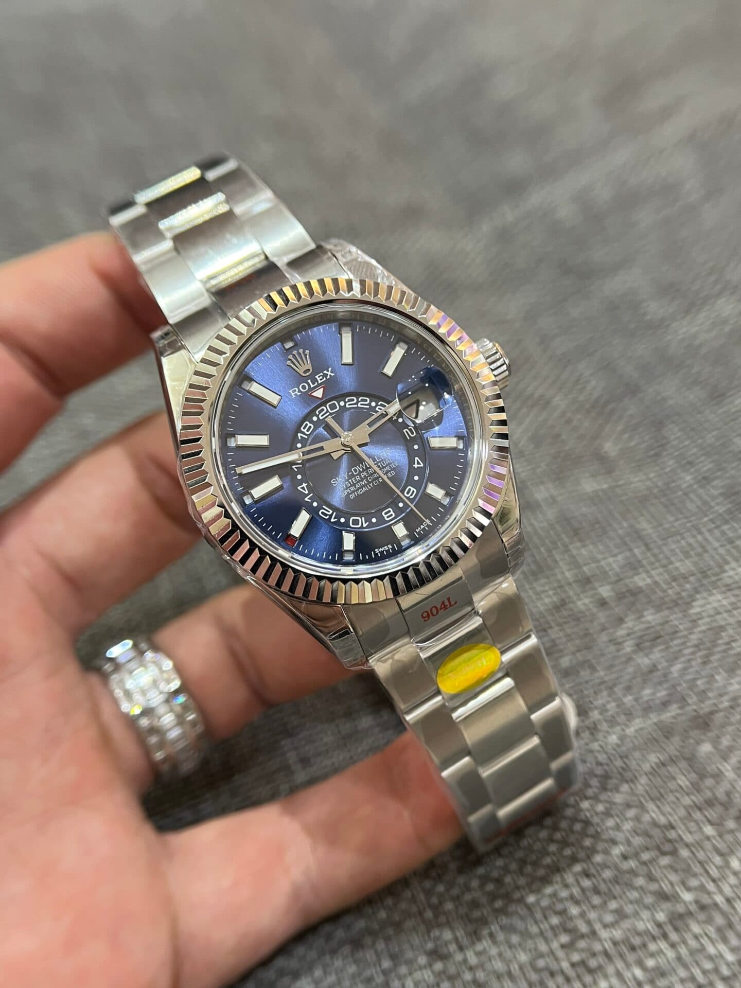 Dong-Ho-Rolex-Sky-Dweller-326935-Mat-Xanh-Duong-Nha-May-Noob-42mm-1-1