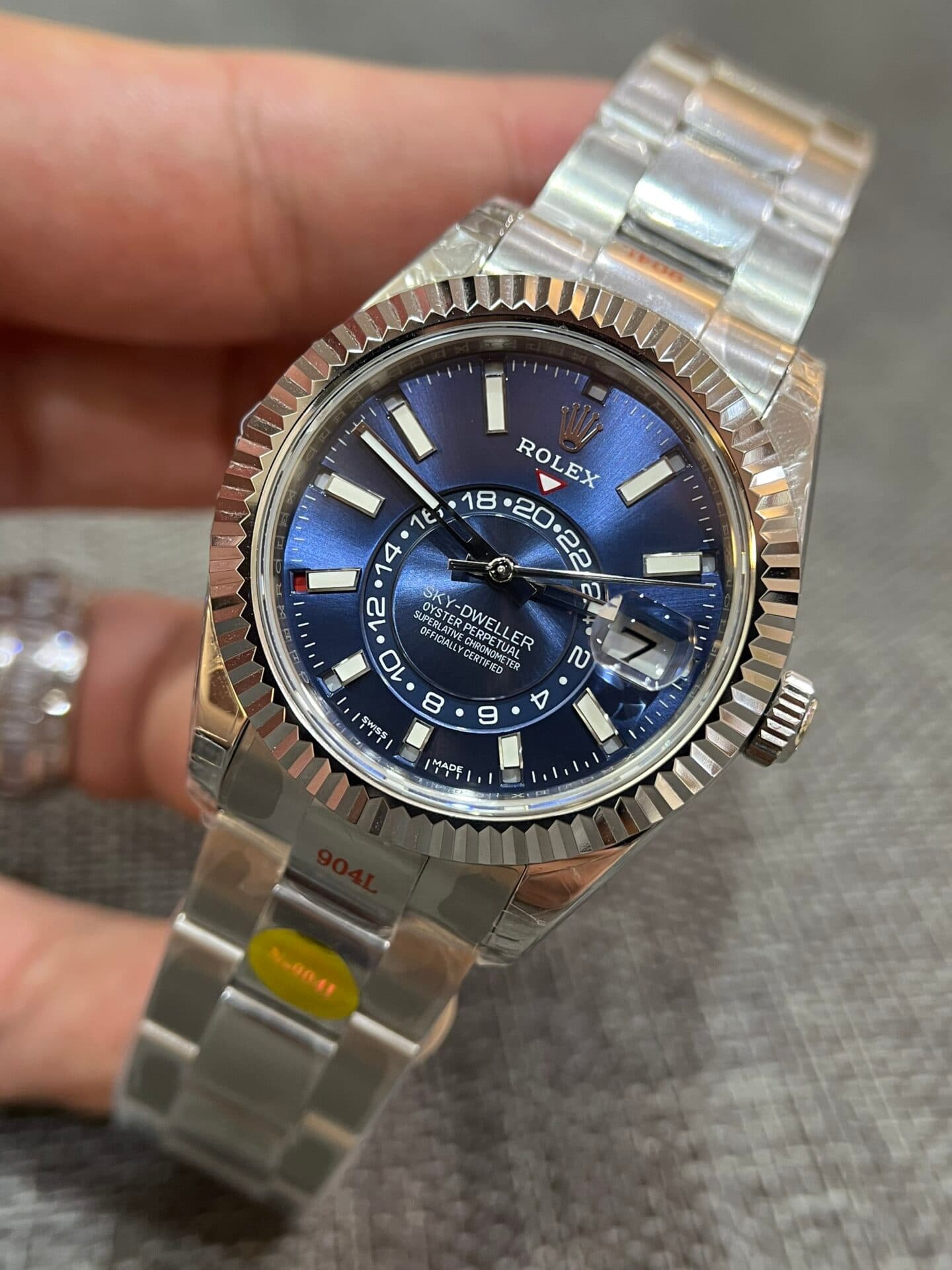 Dong-Ho-Rolex-Sky-Dweller-326935-Mat-Xanh-Duong-Nha-May-Noob-42mm-2-1