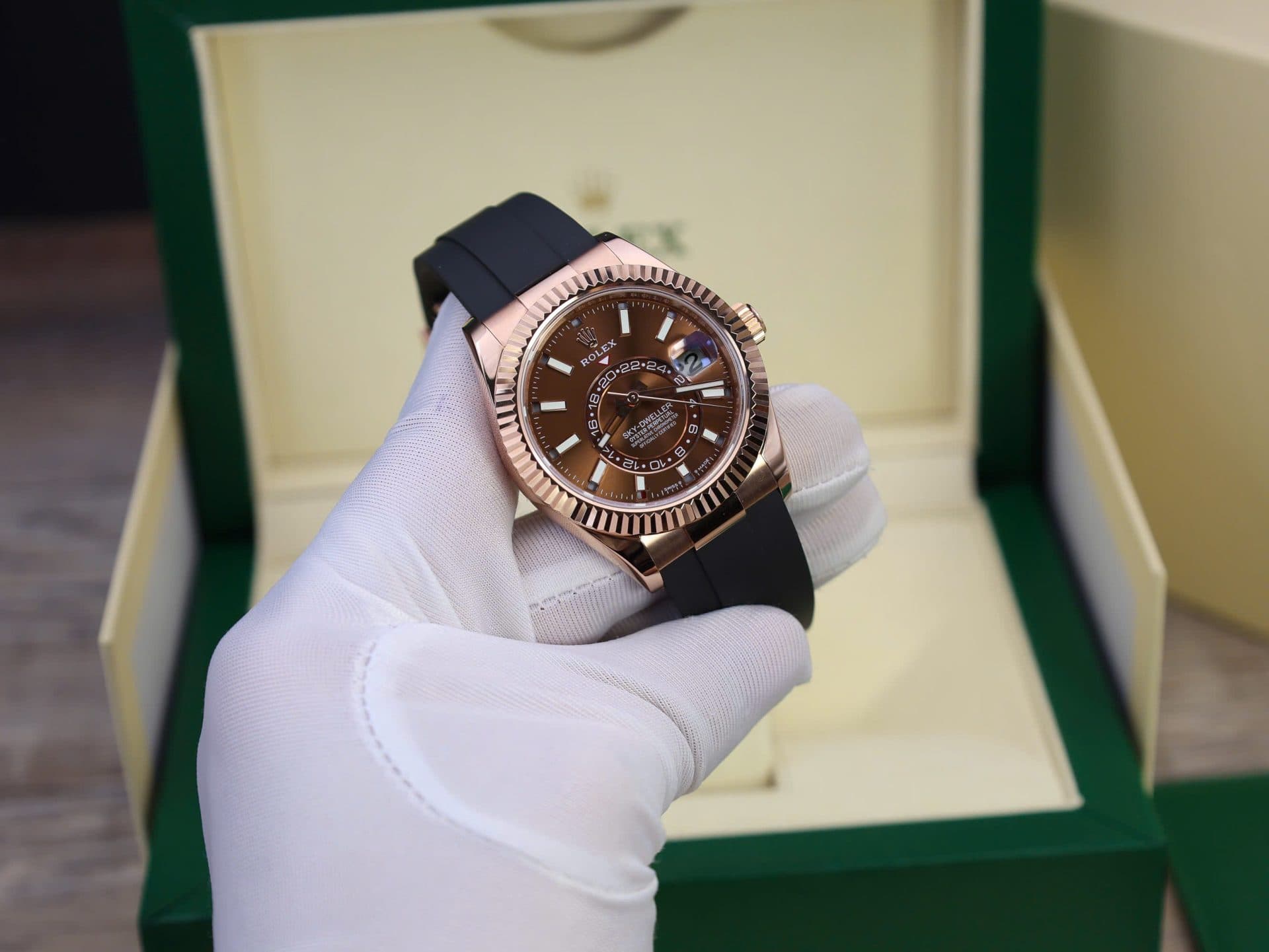 Dong-Ho-Rolex-Sky-Dweller-M336235-Che-Tac-Boc-Vang-That-Mat-Chocolate-42mm-4-1