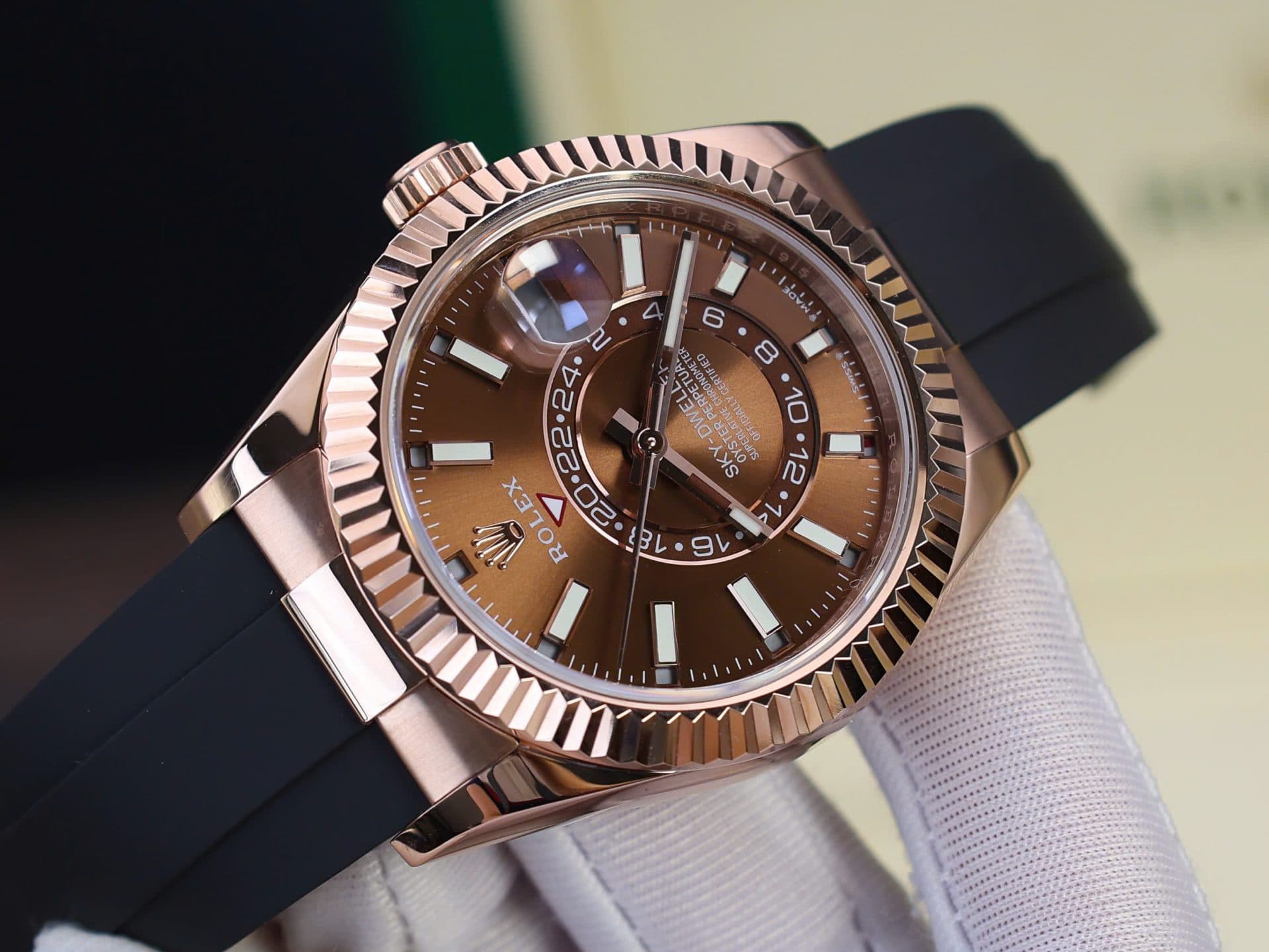 Dong-Ho-Rolex-Sky-Dweller-M336235-Che-Tac-Boc-Vang-That-Mat-Chocolate-42mm-5-1