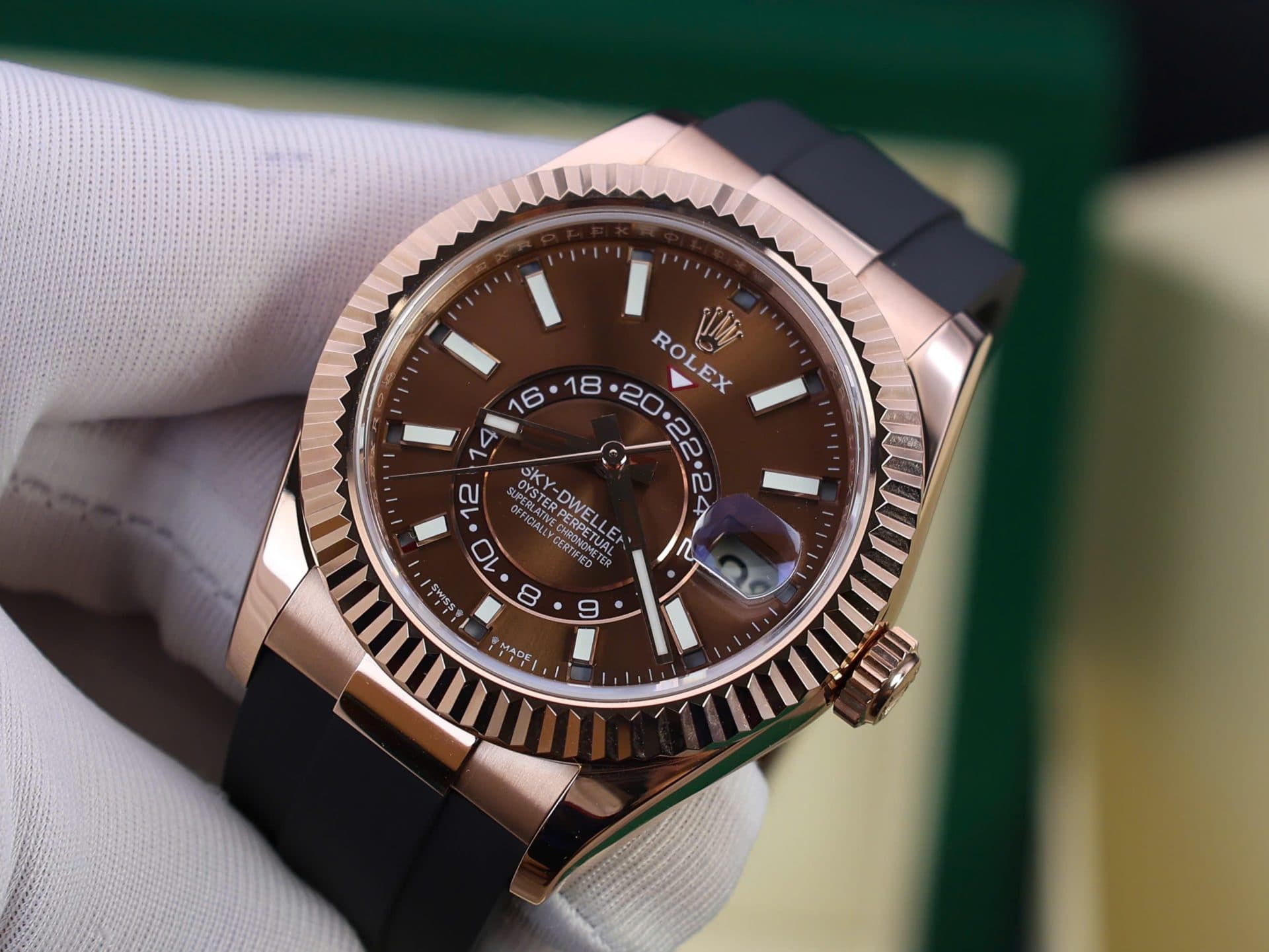 Dong-Ho-Rolex-Sky-Dweller-M336235-Che-Tac-Boc-Vang-That-Mat-Chocolate-42mm-8-1