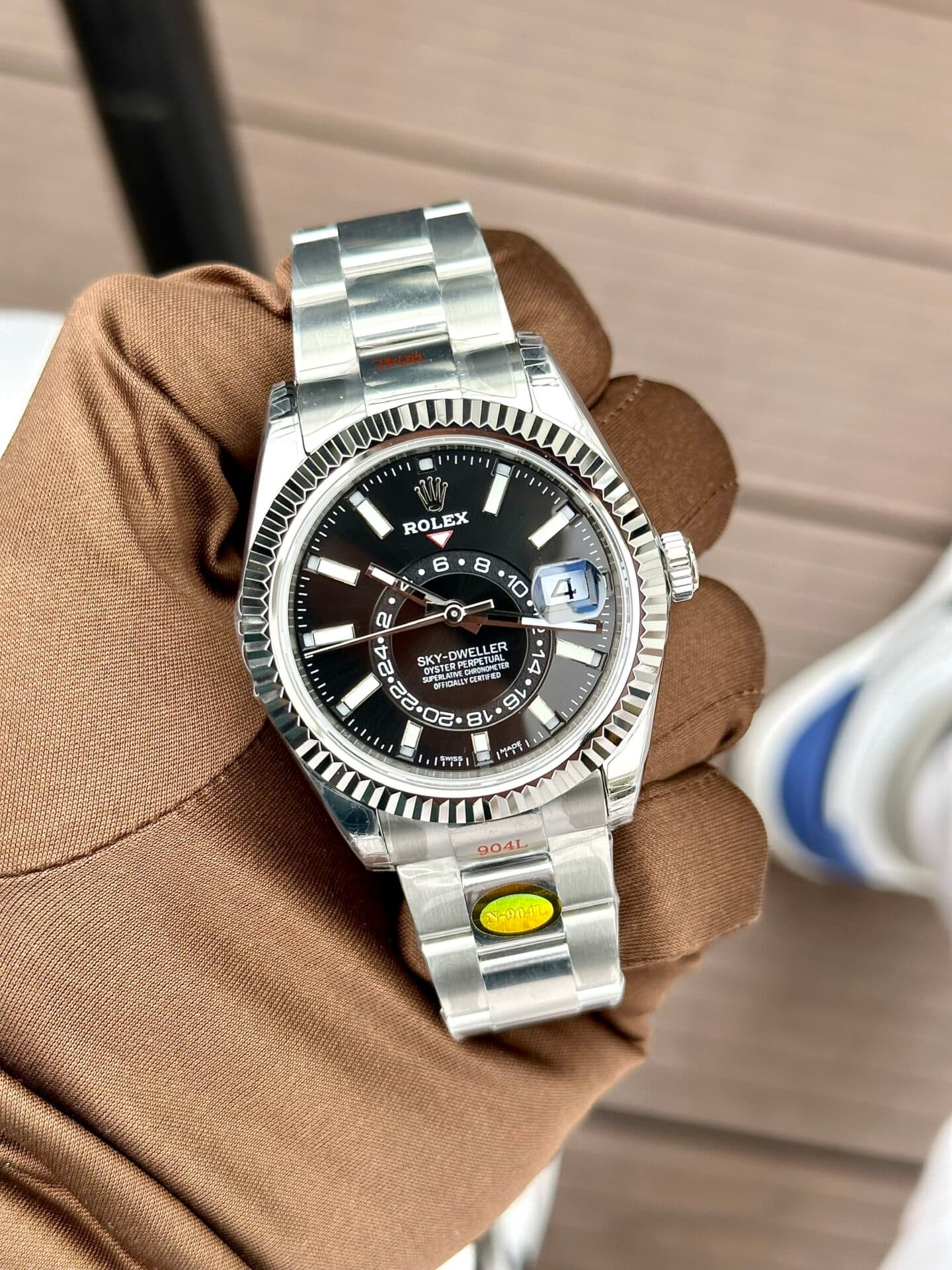 Dong-Ho-Rolex-Sky-Dweller-Sliver-Replica-11-N-Factory-41mm-2-1