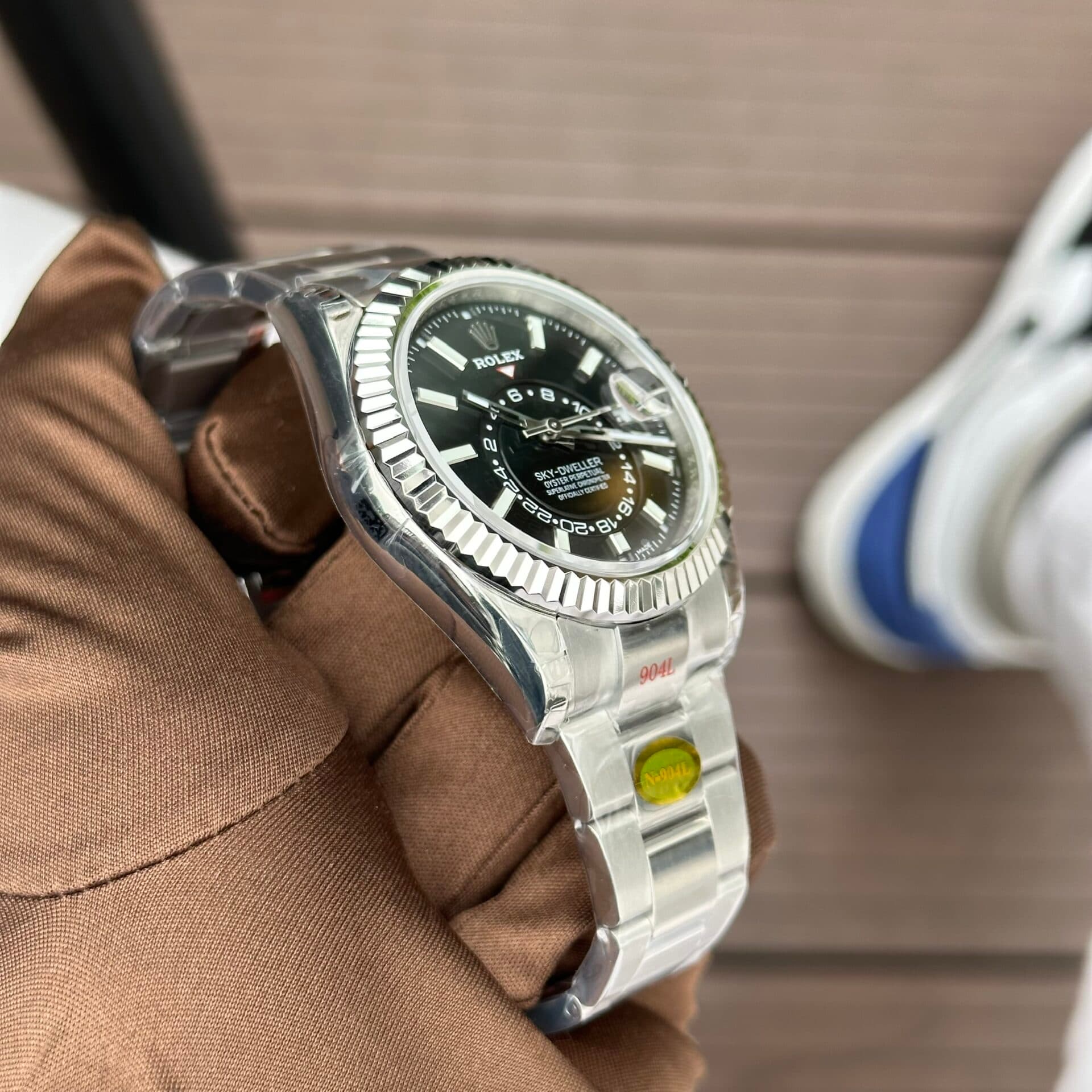 Dong-Ho-Rolex-Sky-Dweller-Sliver-Replica-11-N-Factory-41mm-3-1