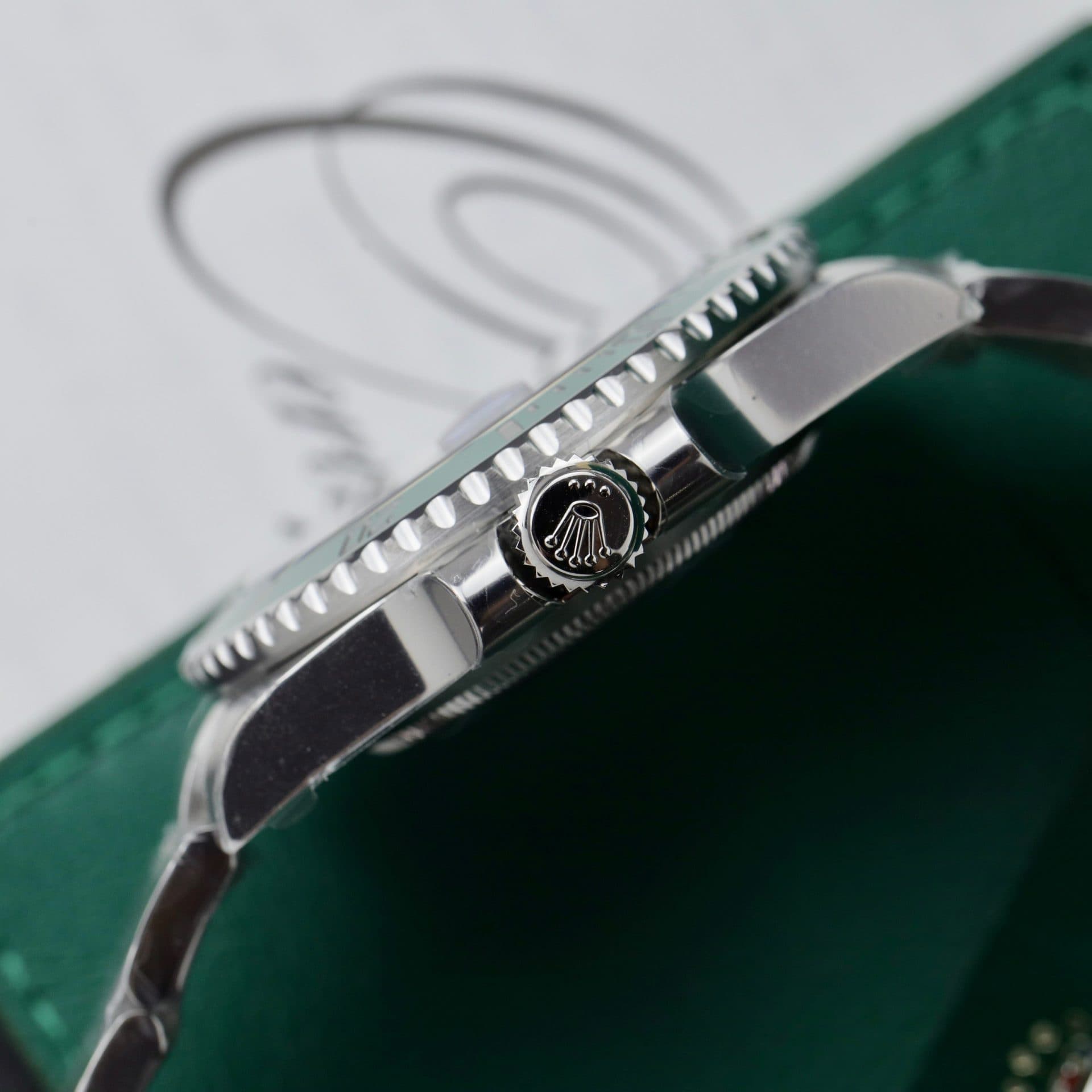 Dong-Ho-Rolex-Submariner-116610LV-Hulk-Replica-Nha-May-VS-40mm-8-1