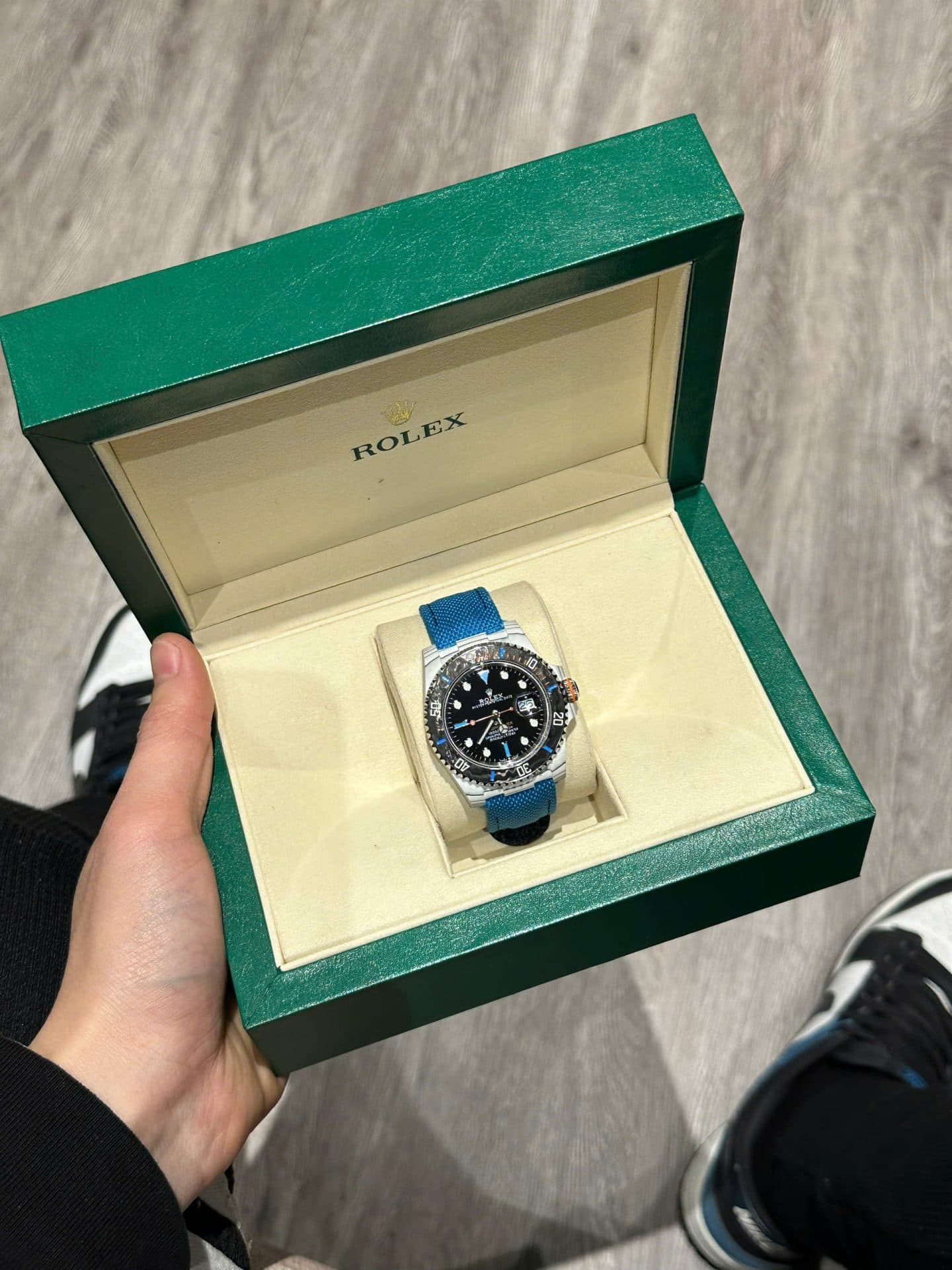 Dong-Ho-Rolex-Submariner-DIW-Replica-11-Vo-Carbon-Mat-Den-40mm-1-1