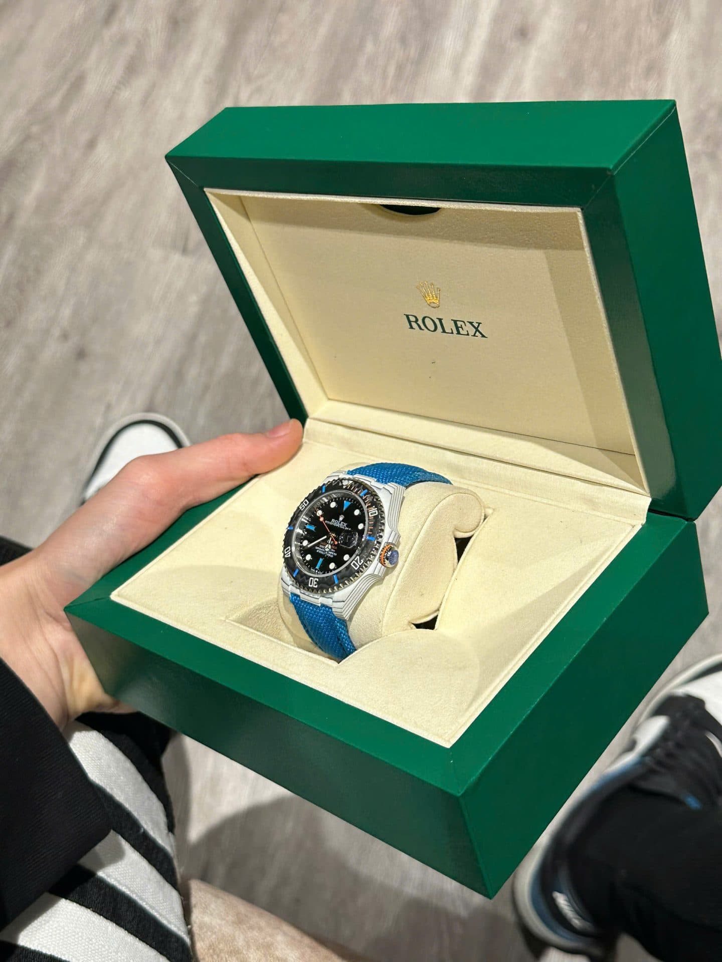 Dong-Ho-Rolex-Submariner-DIW-Replica-11-Vo-Carbon-Mat-Den-40mm-2-1