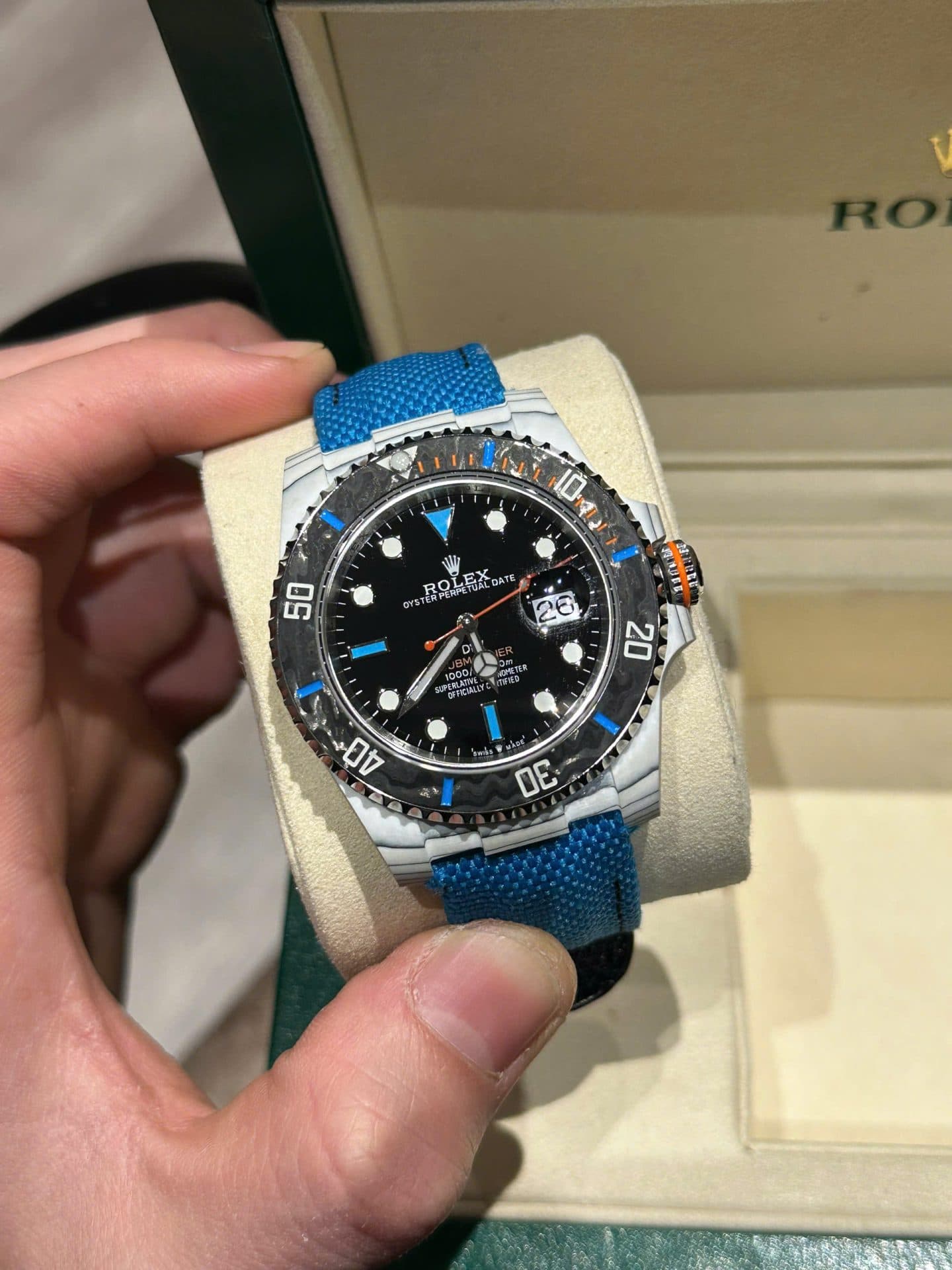 Dong-Ho-Rolex-Submariner-DIW-Replica-11-Vo-Carbon-Mat-Den-40mm-5-1