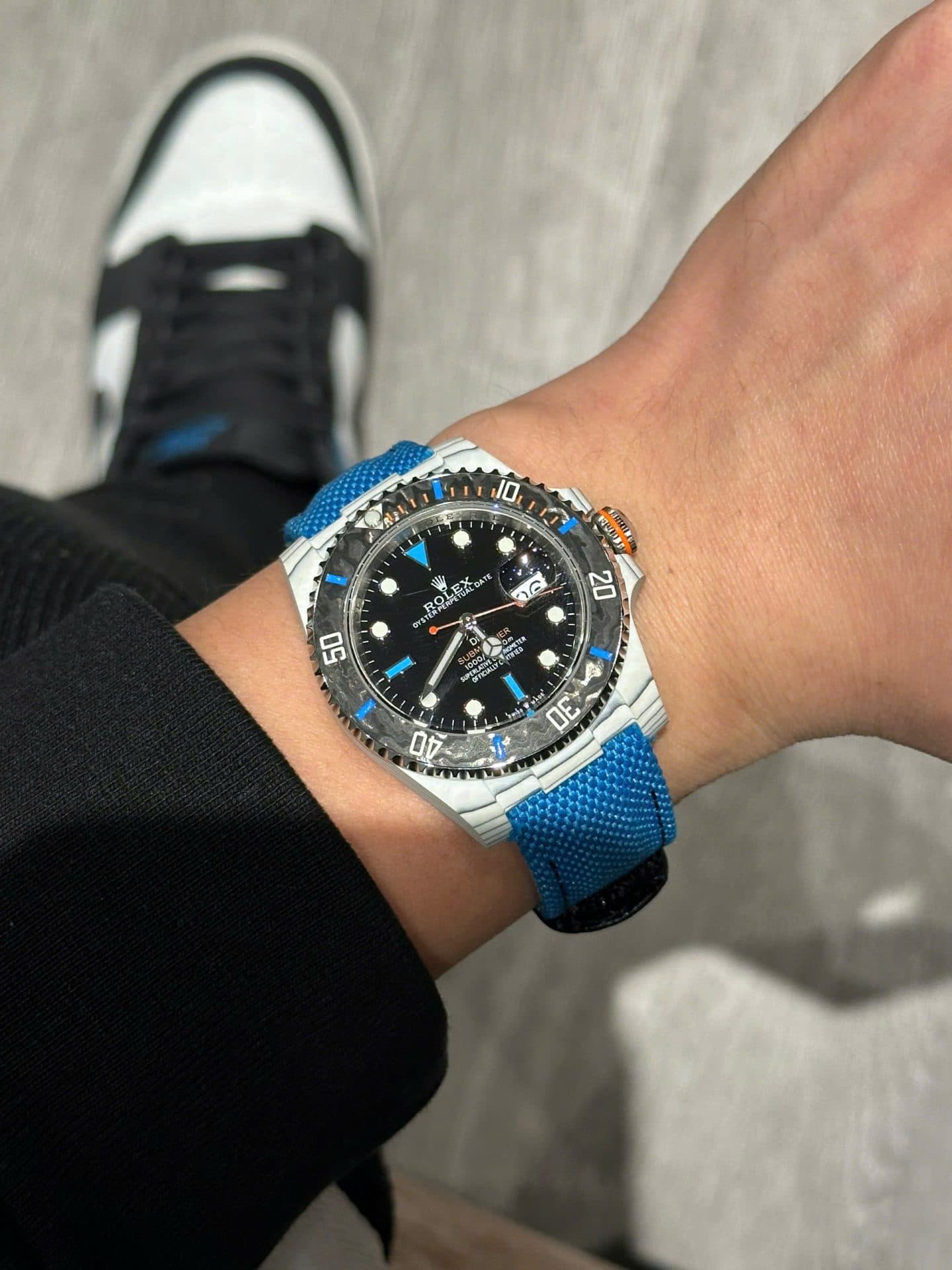 Dong-Ho-Rolex-Submariner-DIW-Replica-11-Vo-Carbon-Mat-Den-40mm-6-1