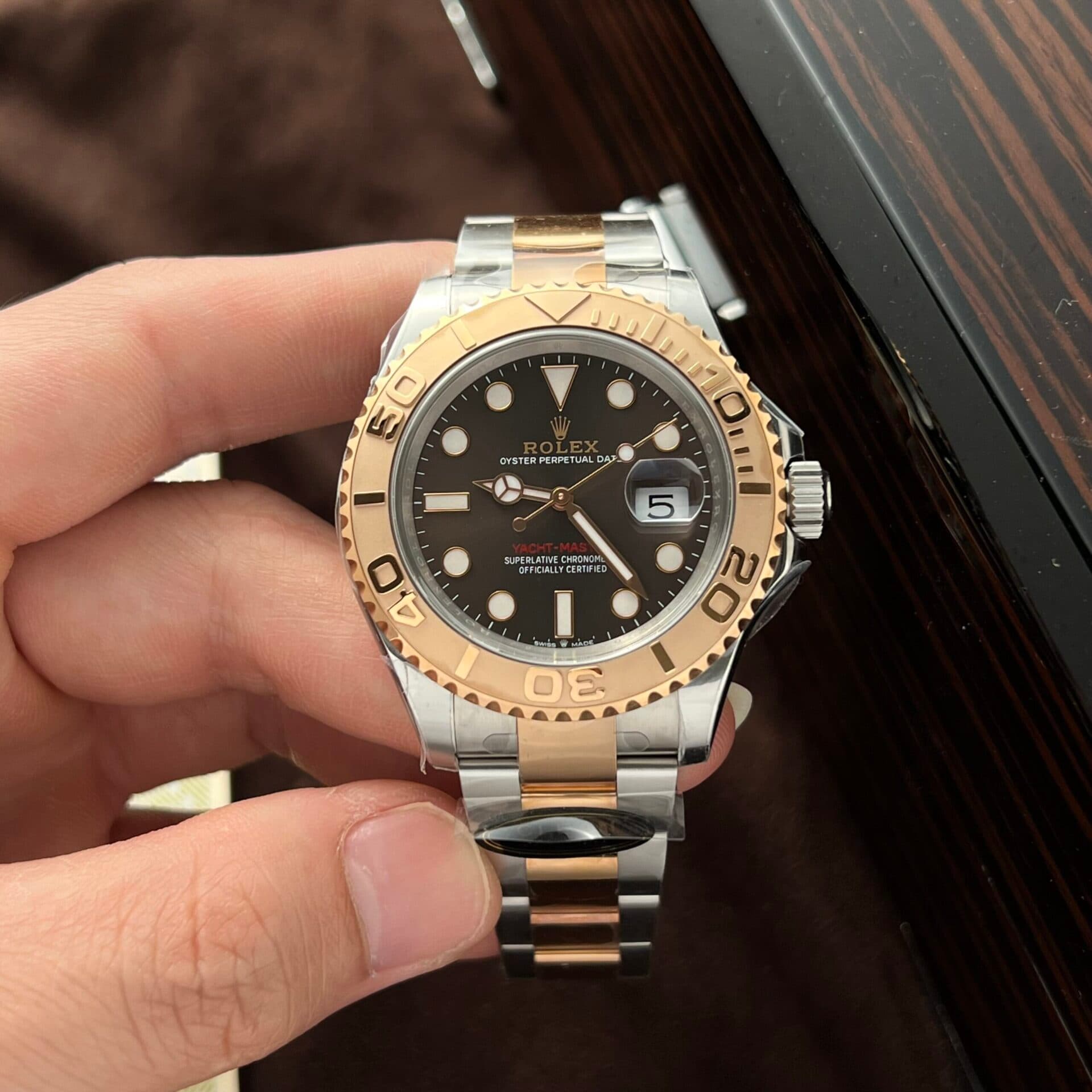 Dong-Ho-Rolex-Yacht-Master-126621-Mat-Chocolate-Rep-11-Clean-40mm-6-scaled-1