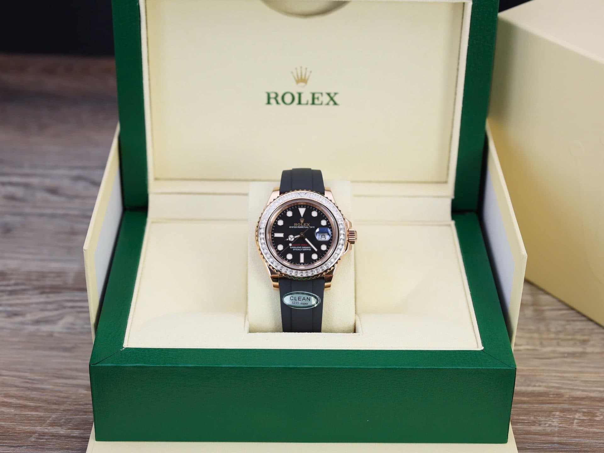 Dong-Ho-Rolex-Yacht-Master-Che-Tac-Boc-Vang-Dinh-Kim-Cuong-Moissanite-Baguette-Hong-Kong-40mm-4-1