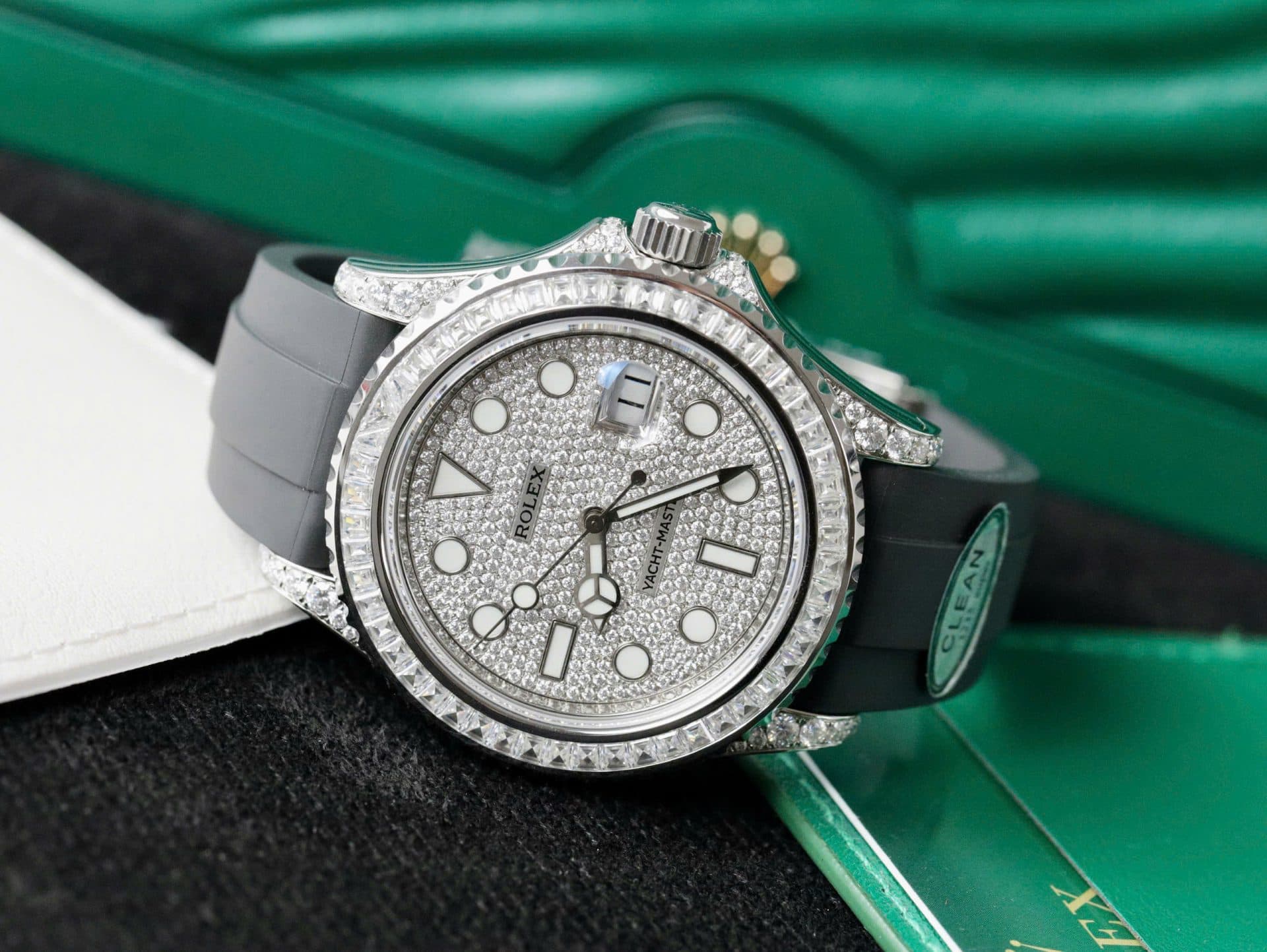 Dong-Ho-Rolex-Yacht-Master-Che-Tac-Full-Kim-Cuong-Moissanite-Day-Cao-Su-42mm-3-1