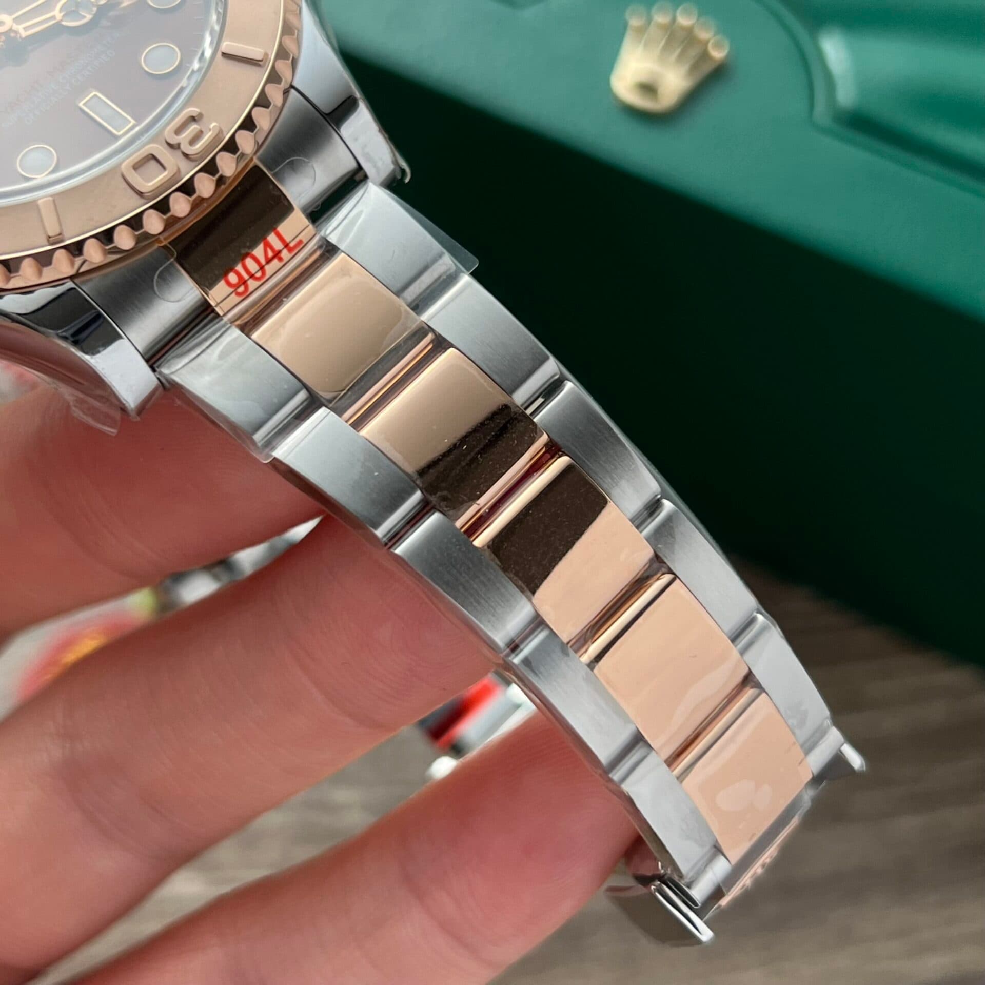 Dong-Ho-Rolex-Yacht-Master-Mat-Chocolate-Fake-Cao-Cap-EW-40mm-5-scaled-1