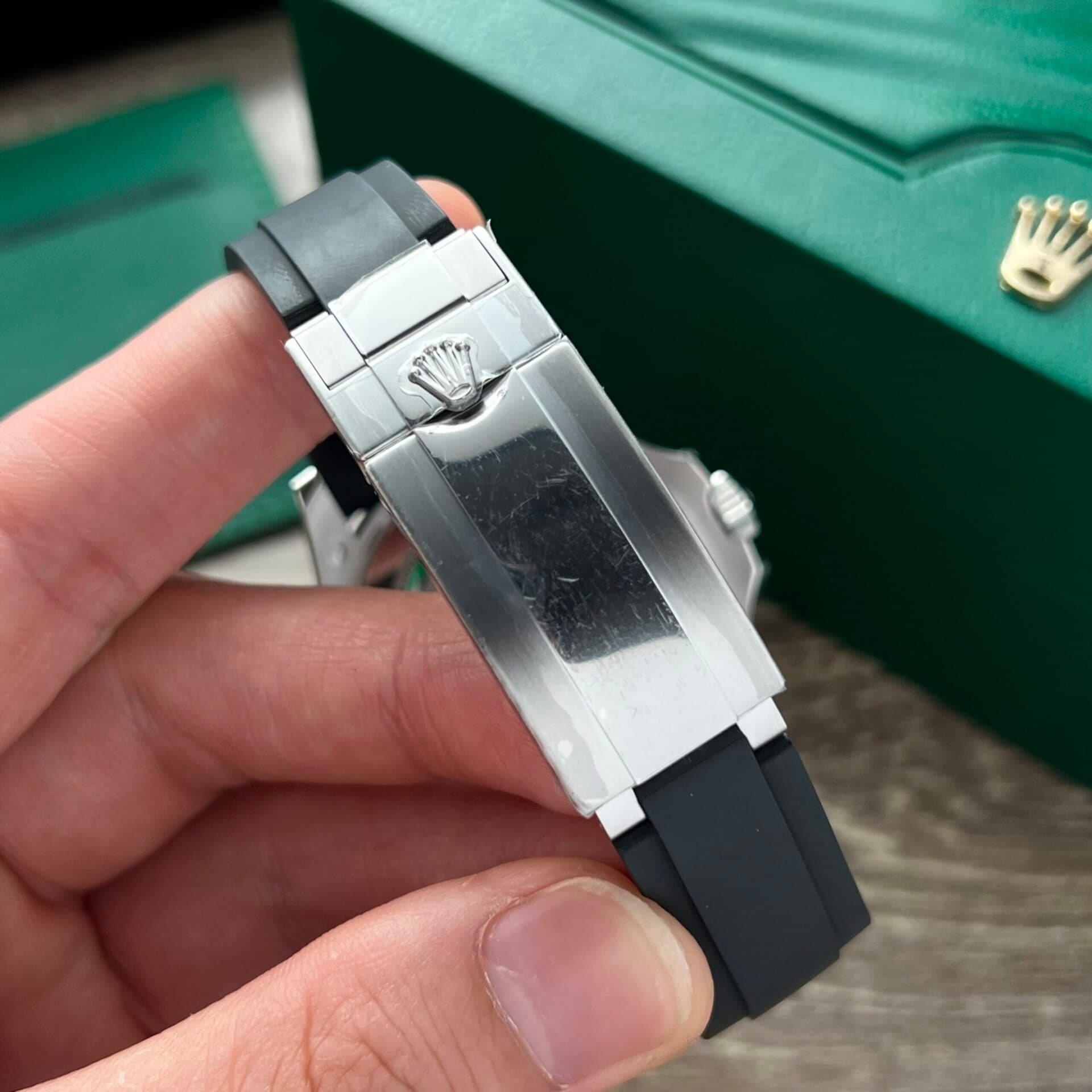 Dong-Ho-Rolex-Yacht-Master-Super-Fake-11-Mau-Den-EW-Factory-40mm-7-scaled-2