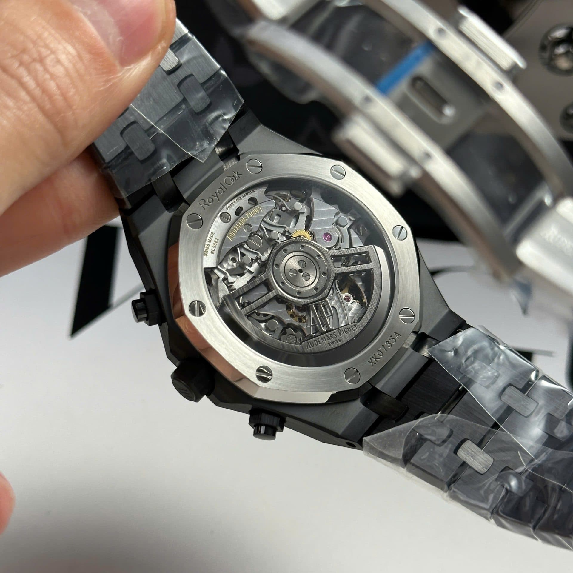 Dong-ho-Audemars-Piguet-Royal-Oak-26240CE-Che-Tac-Gom-Den-New-2025-41mm-10-1