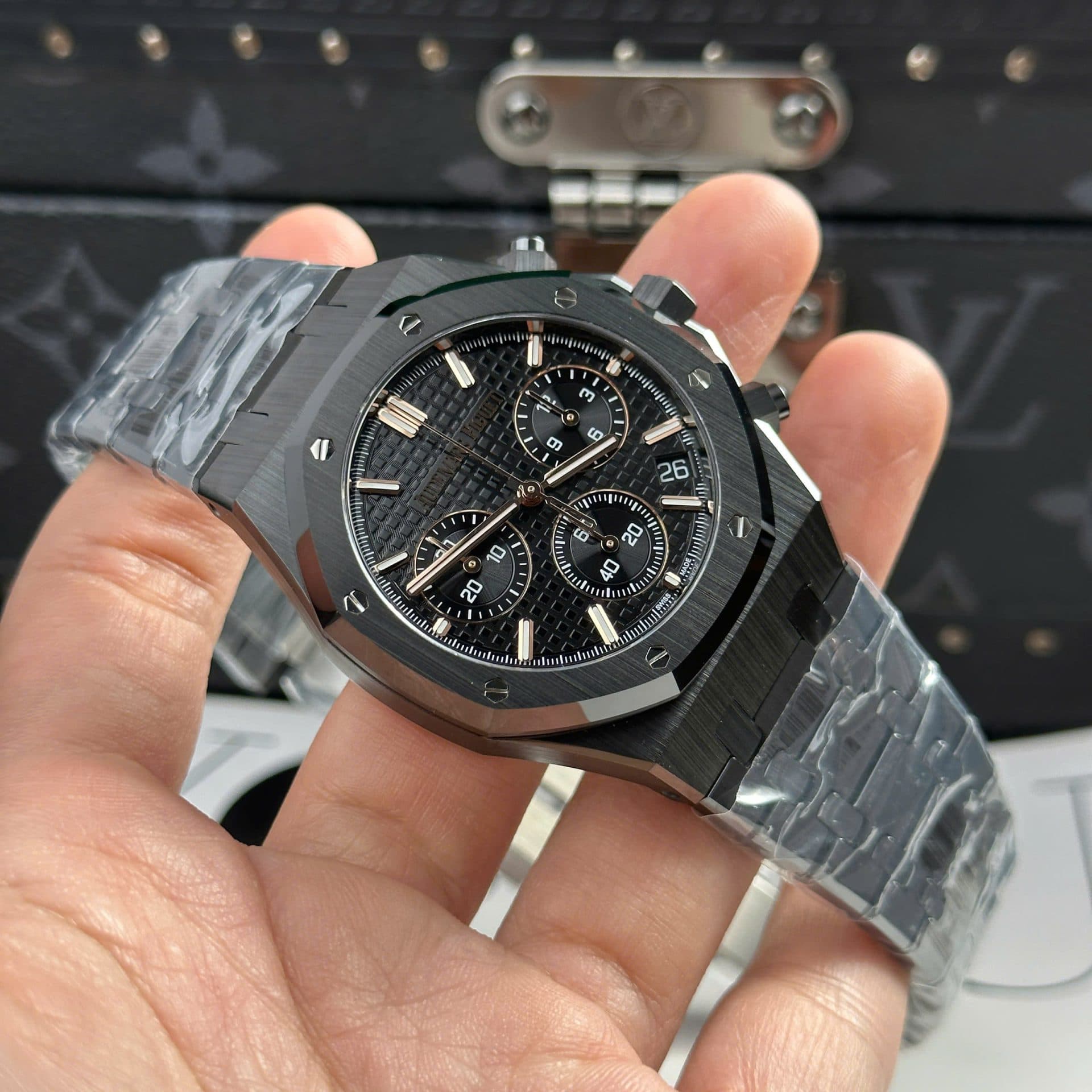 Dong-ho-Audemars-Piguet-Royal-Oak-26240CE-Che-Tac-Gom-Den-New-2025-41mm-2-1