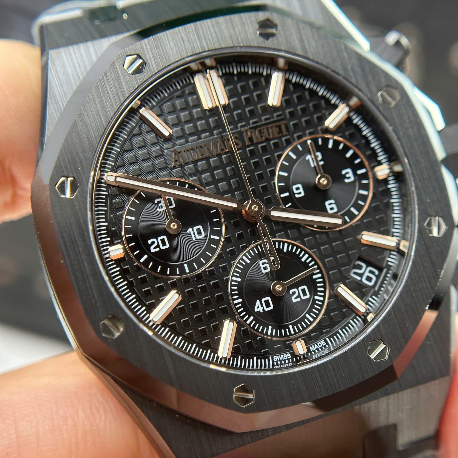 Dong-ho-Audemars-Piguet-Royal-Oak-26240CE-Che-Tac-Gom-Den-New-2025-41mm-6-1