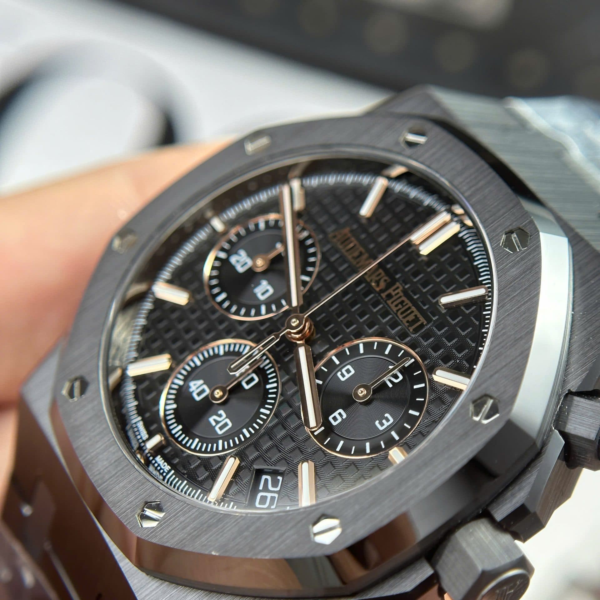 Dong-ho-Audemars-Piguet-Royal-Oak-26240CE-Che-Tac-Gom-Den-New-2025-41mm-9-1