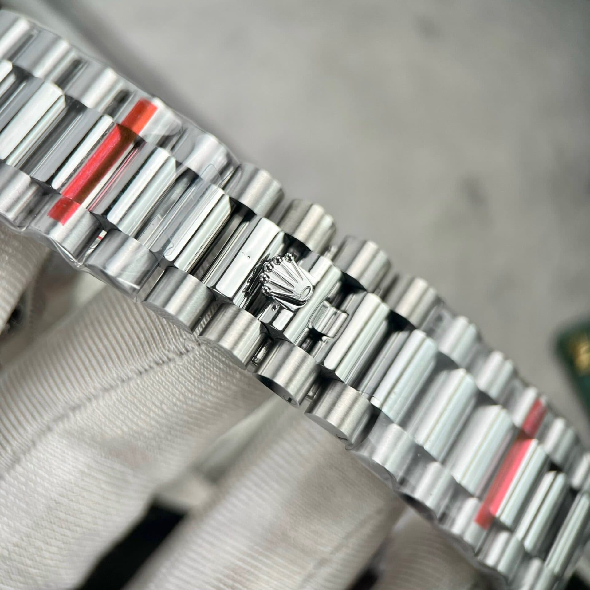 Dong-ho-Rolex-Day-Date-Replica-11-3-2