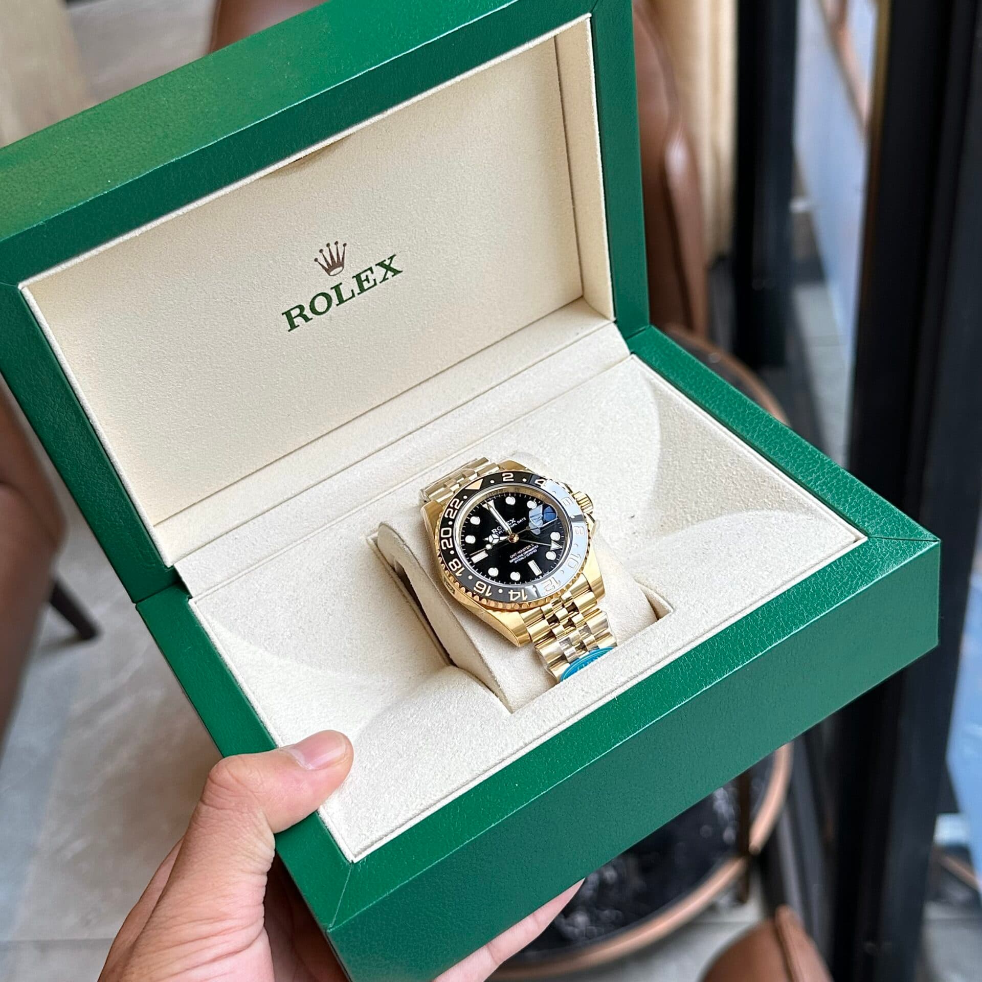 Rolex-GMT-Master-II-126718GRNR-Replica-11-Nha-May-Clean-40mm-5-1