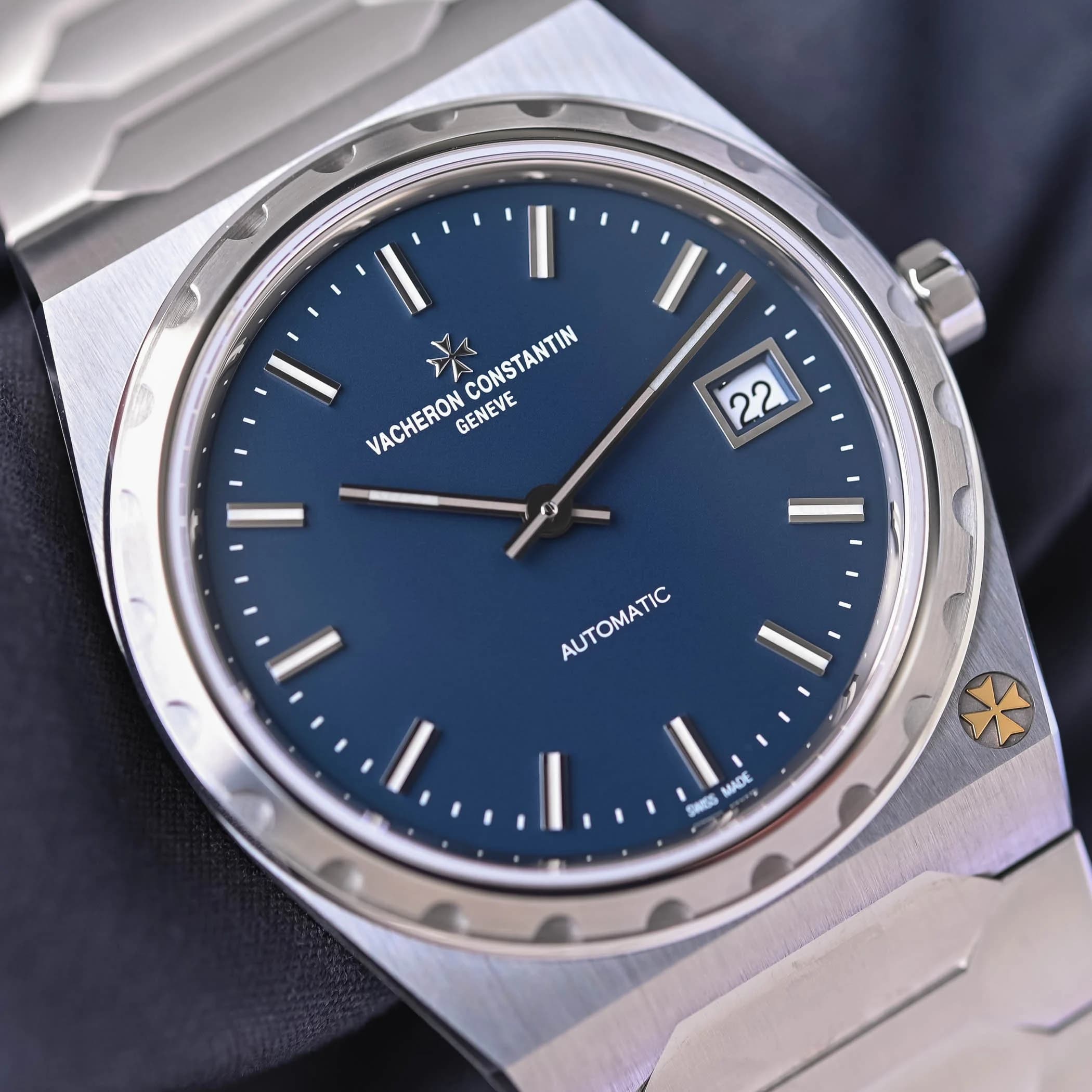 2025-Vacheron-Constantin-222-steel-blue-dial-Vacheron-Historiques-222-Steel-review-5.webp