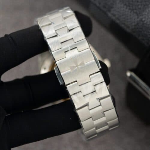 Dong-Ho-Vacheron-Constantin-Overseas-4500V-Replica-1-1-Mat-Xanh-La-Cay-Nha-May-PPF-41mm-5-768×768-1-500×500-1.jpg