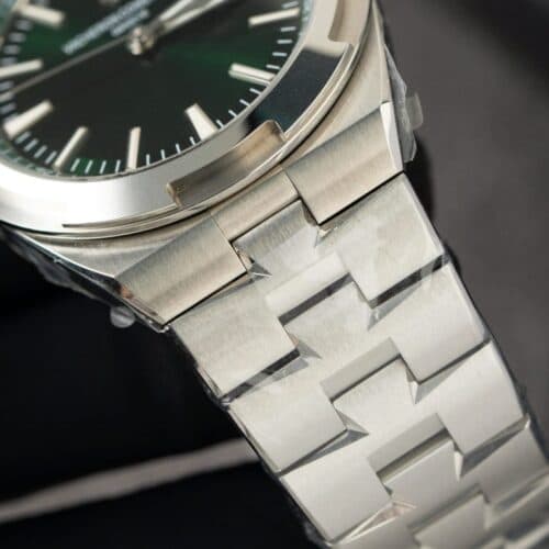 Dong-Ho-Vacheron-Constantin-Overseas-4500V-Replica-1-1-Mat-Xanh-La-Cay-Nha-May-PPF-41mm-7-768×768-1-500×500-1.jpg